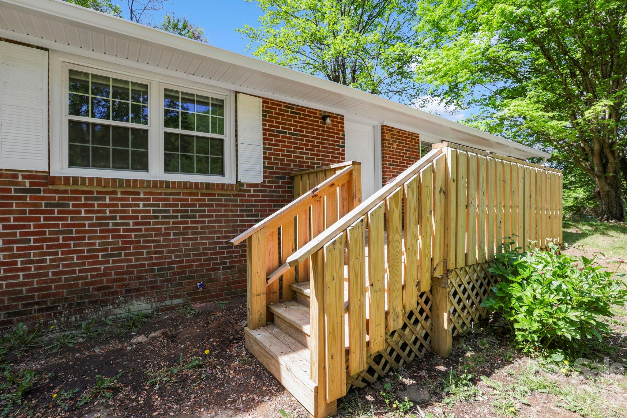 1007 N Fork Road Property Photo 1