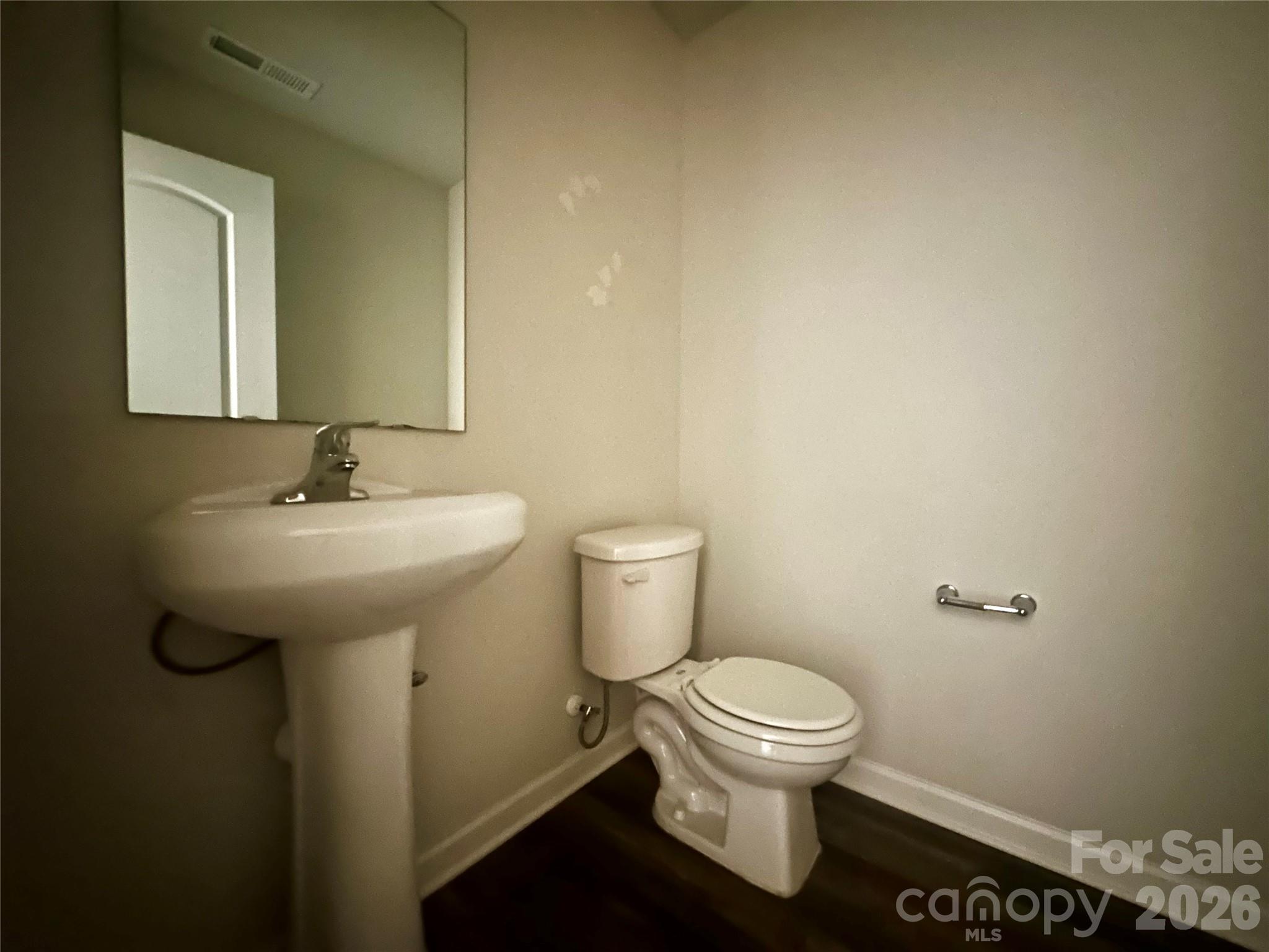 1050 Glenbriar Court Property Photo 7