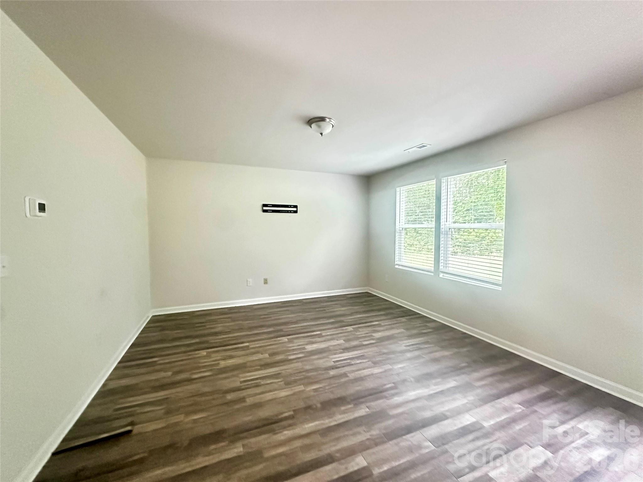 1050 Glenbriar Court Property Photo 8