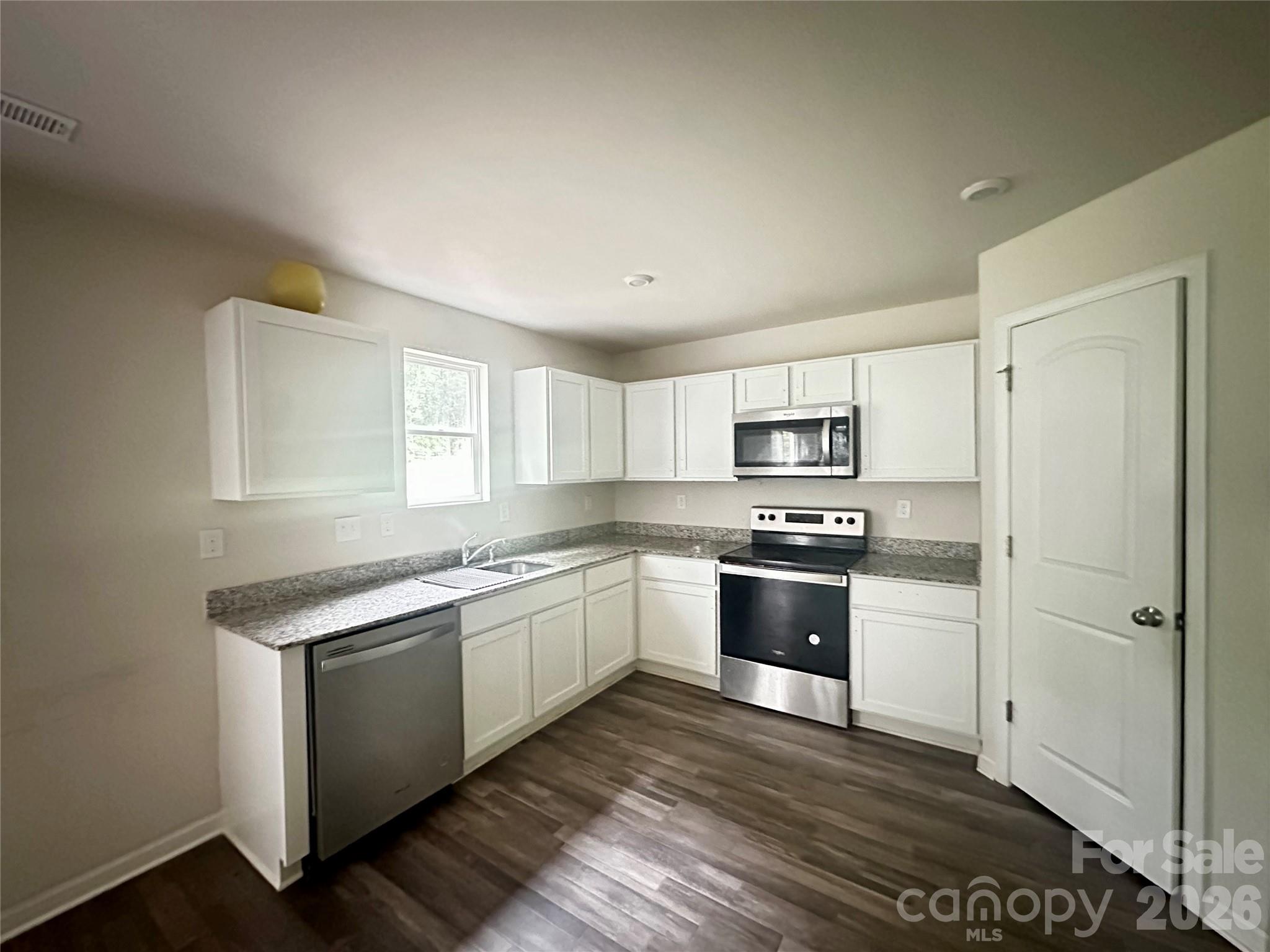 1050 Glenbriar Court Property Photo 11