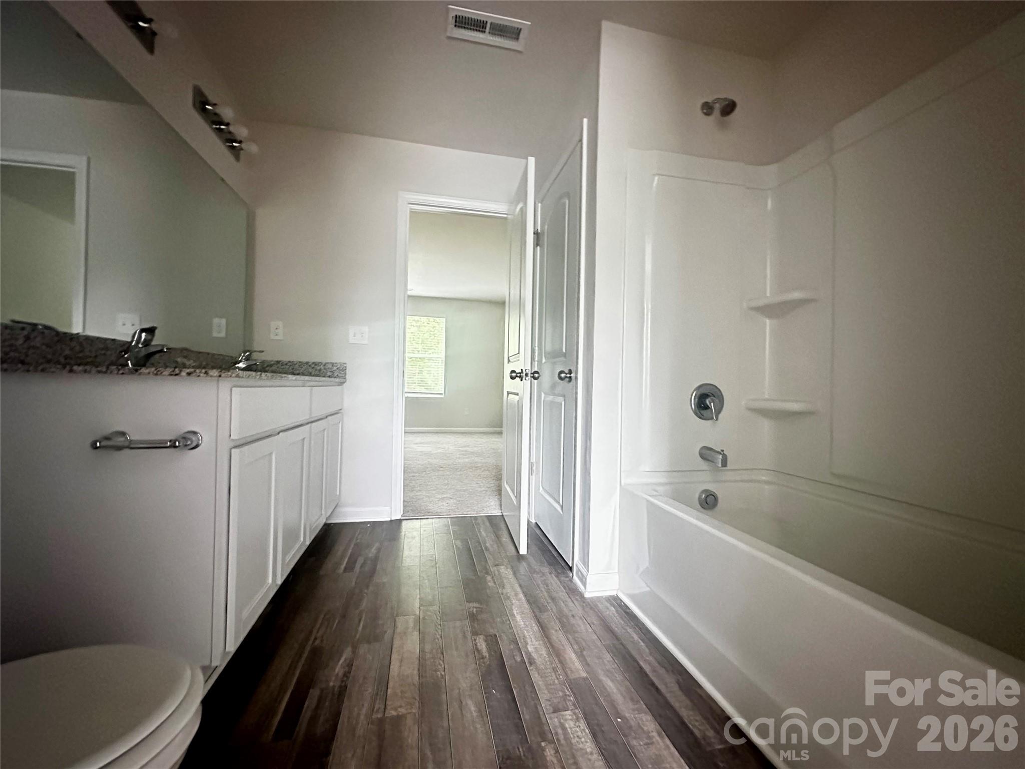 1050 Glenbriar Court Property Photo 25