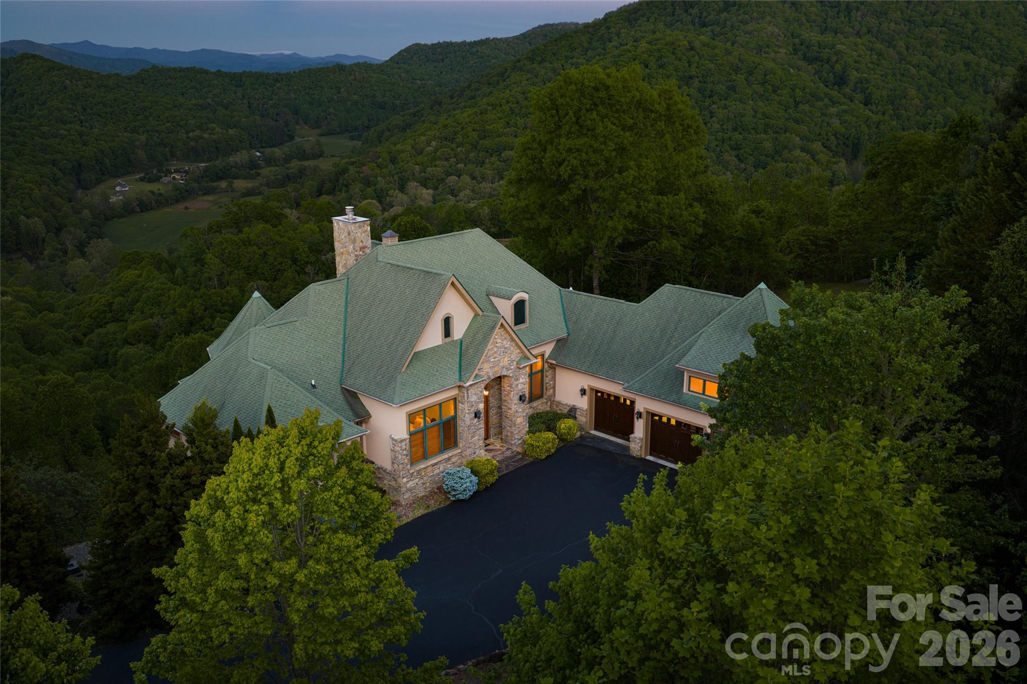 326 Summit Drive Property Photo 4