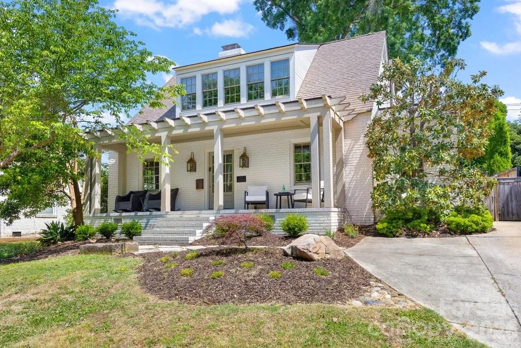 208 Wales Avenue Property Photo 2