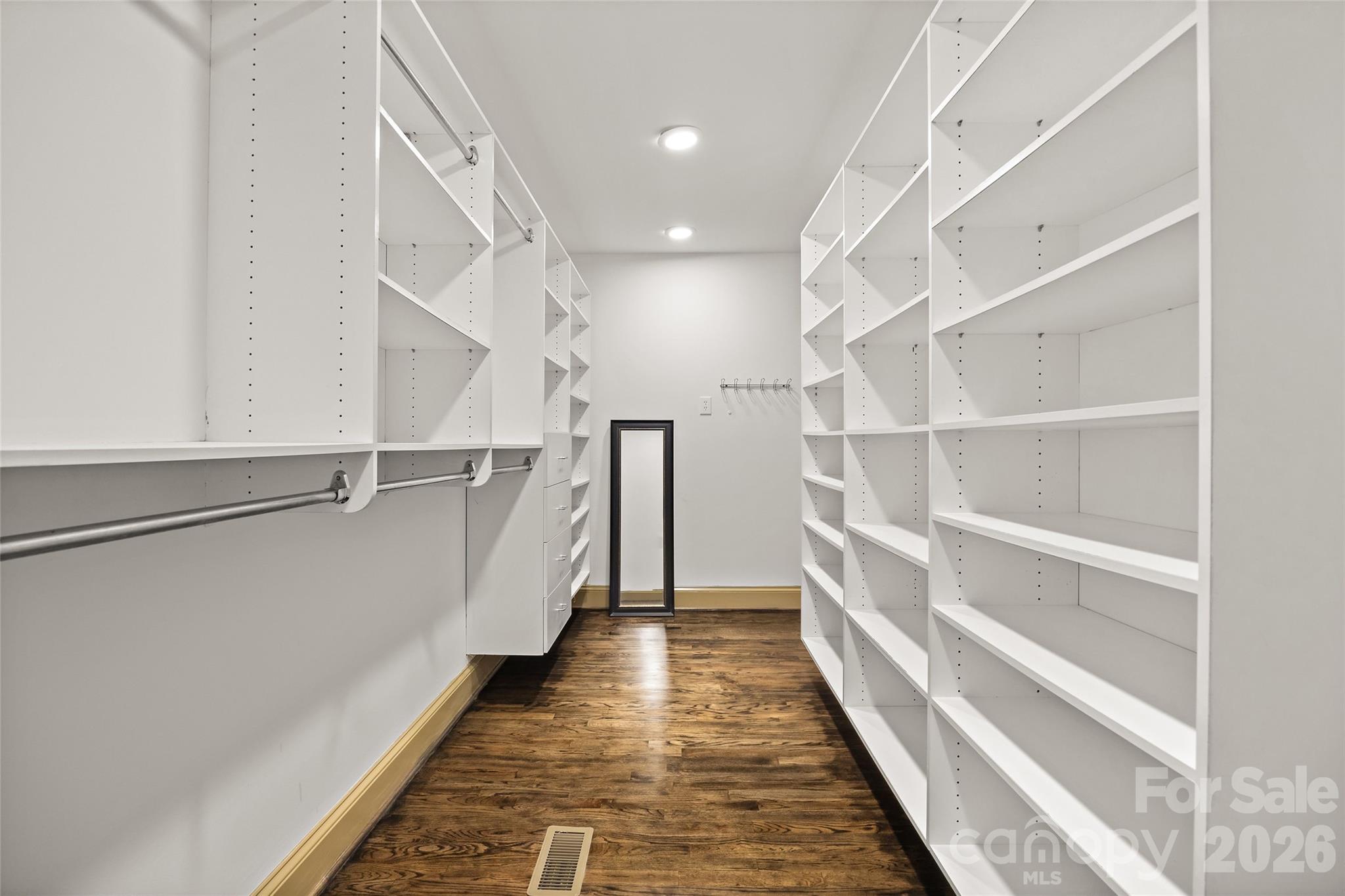208 Wales Avenue Property Photo 20