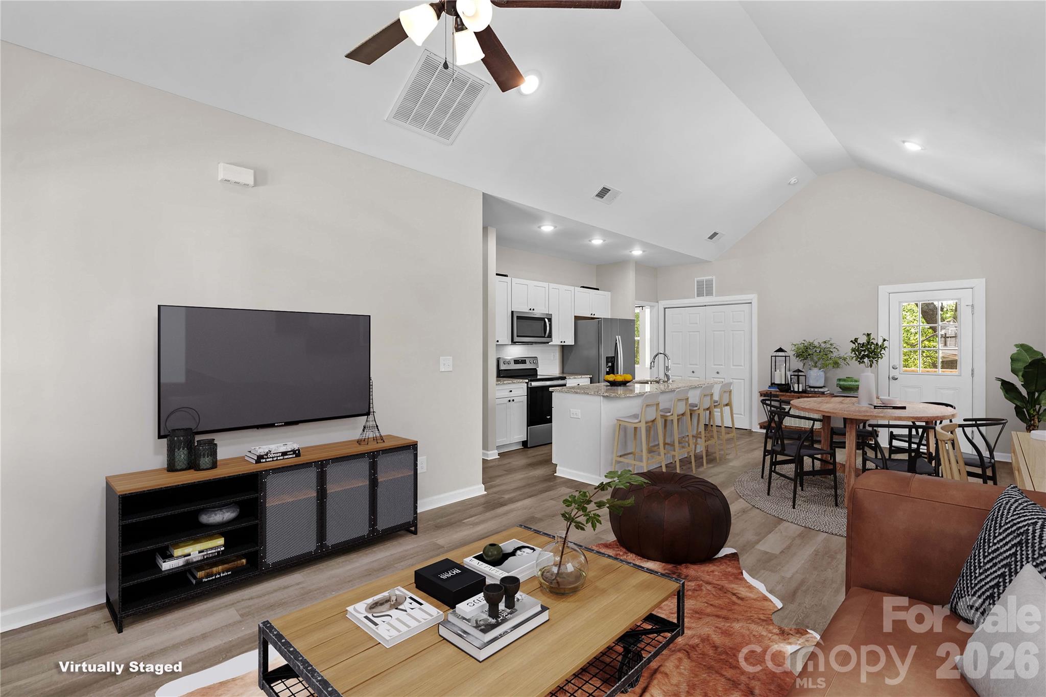 412 Royal Street Property Photo 6
