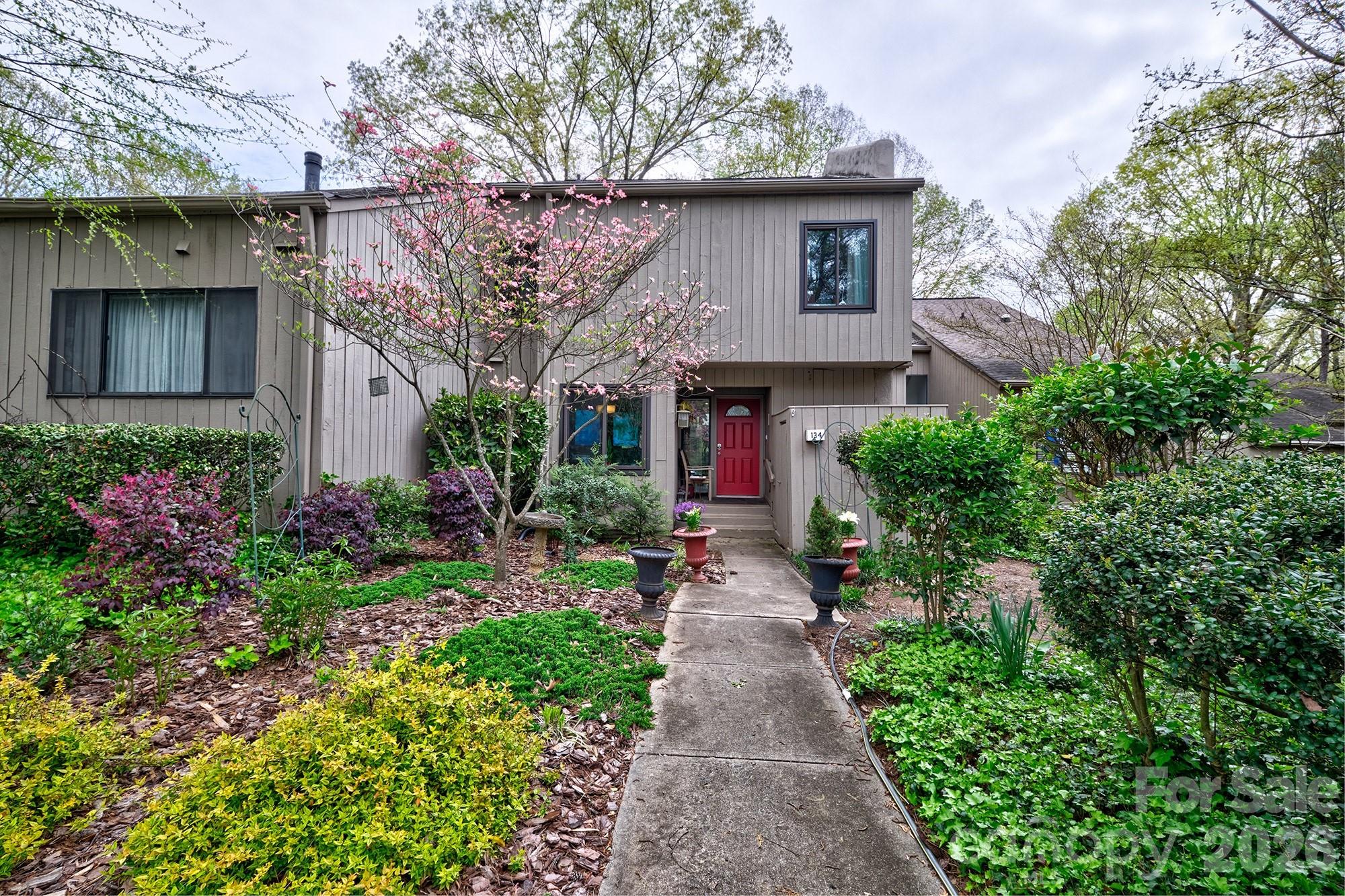 134 Pine Grove Circle Property Photo 1