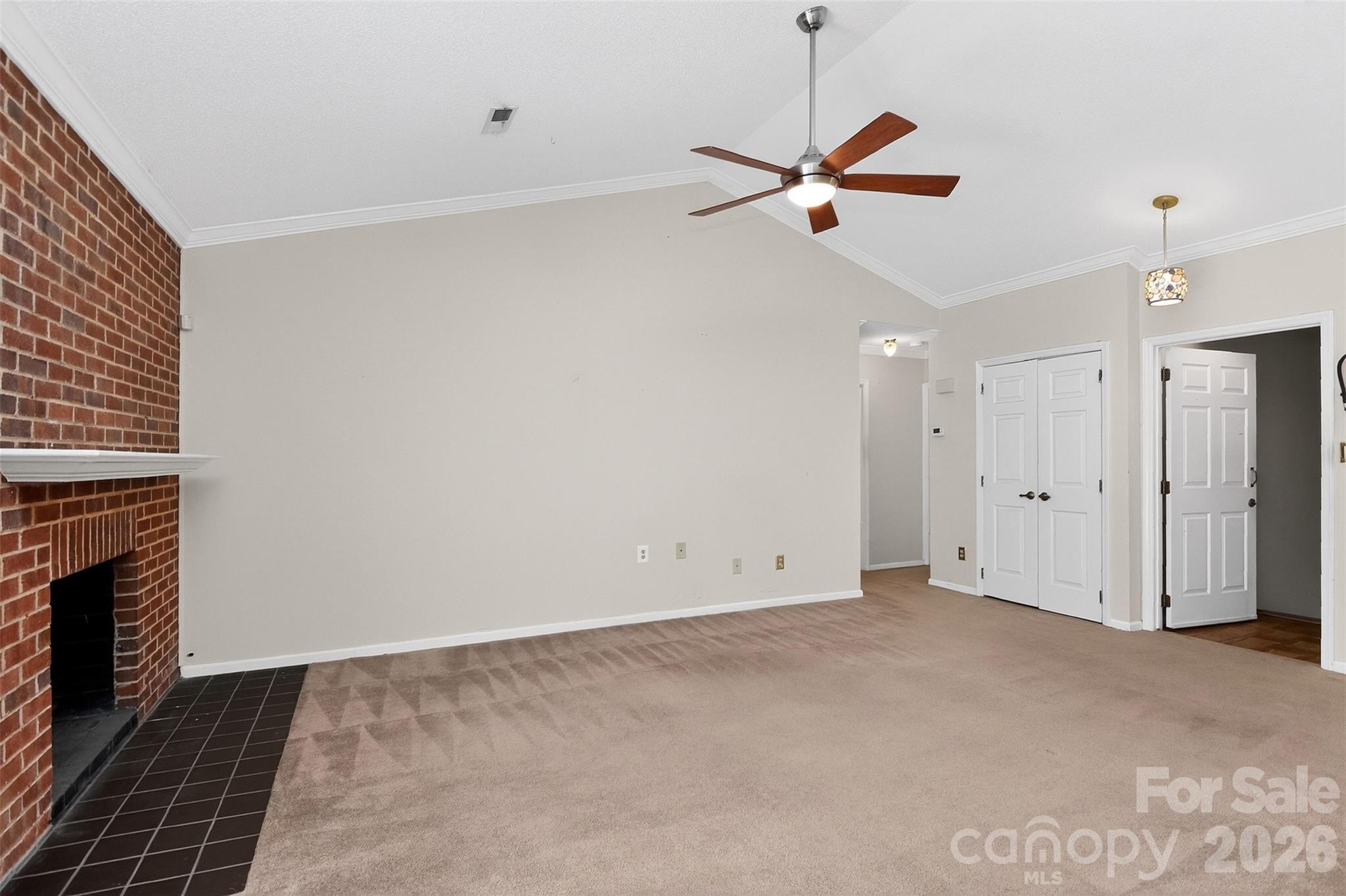 9234 Kings Canyon Drive Property Photo 9