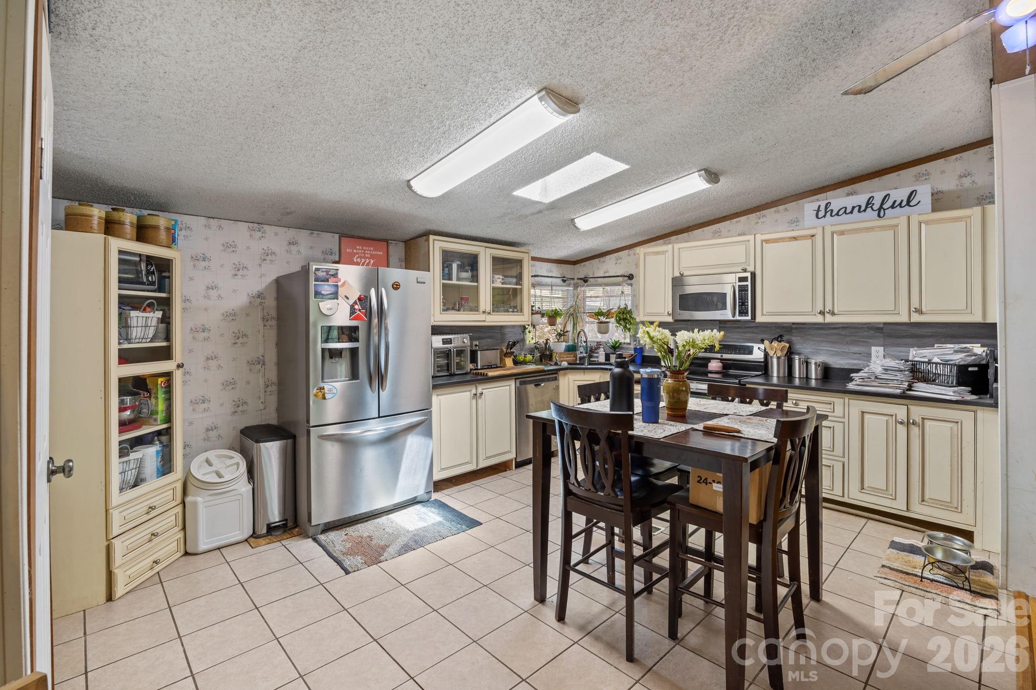 25 Weaver Lane Property Photo 9