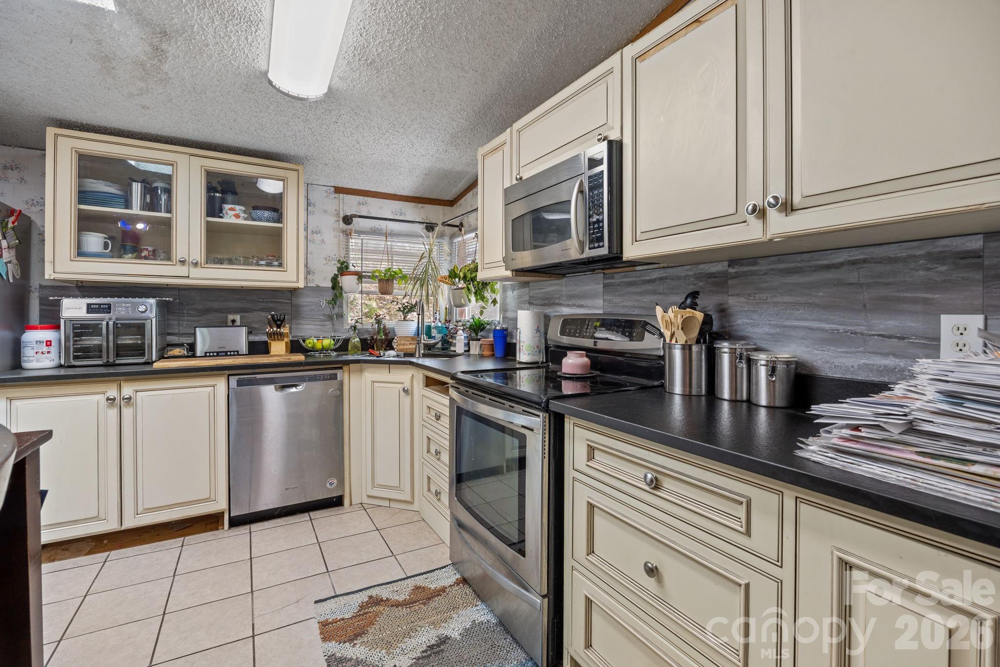 25 Weaver Lane Property Photo 11