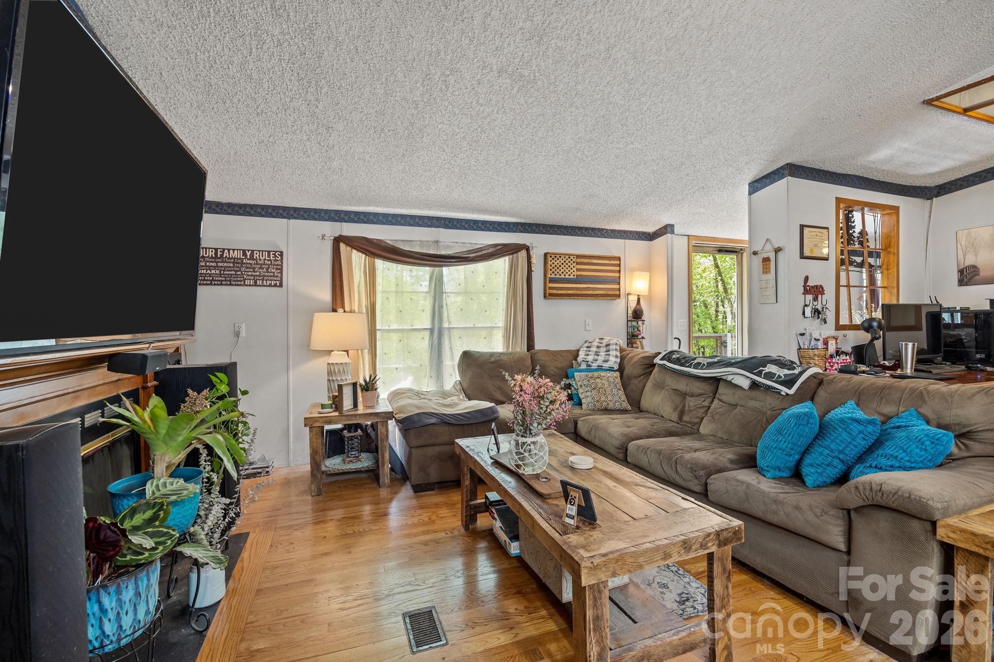 25 Weaver Lane Property Photo 13