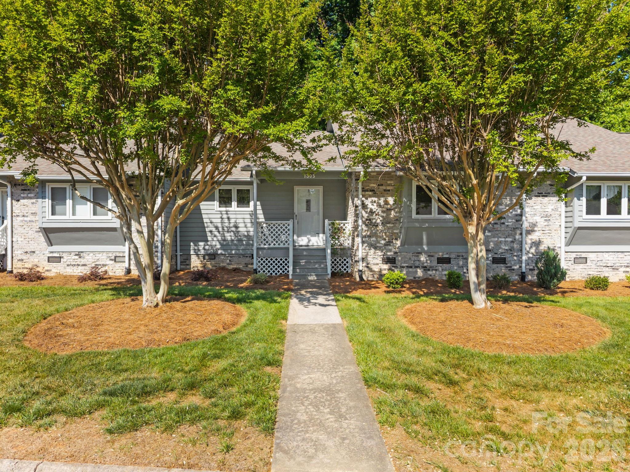 1305 Wellington Hills Circle Property Photo 2