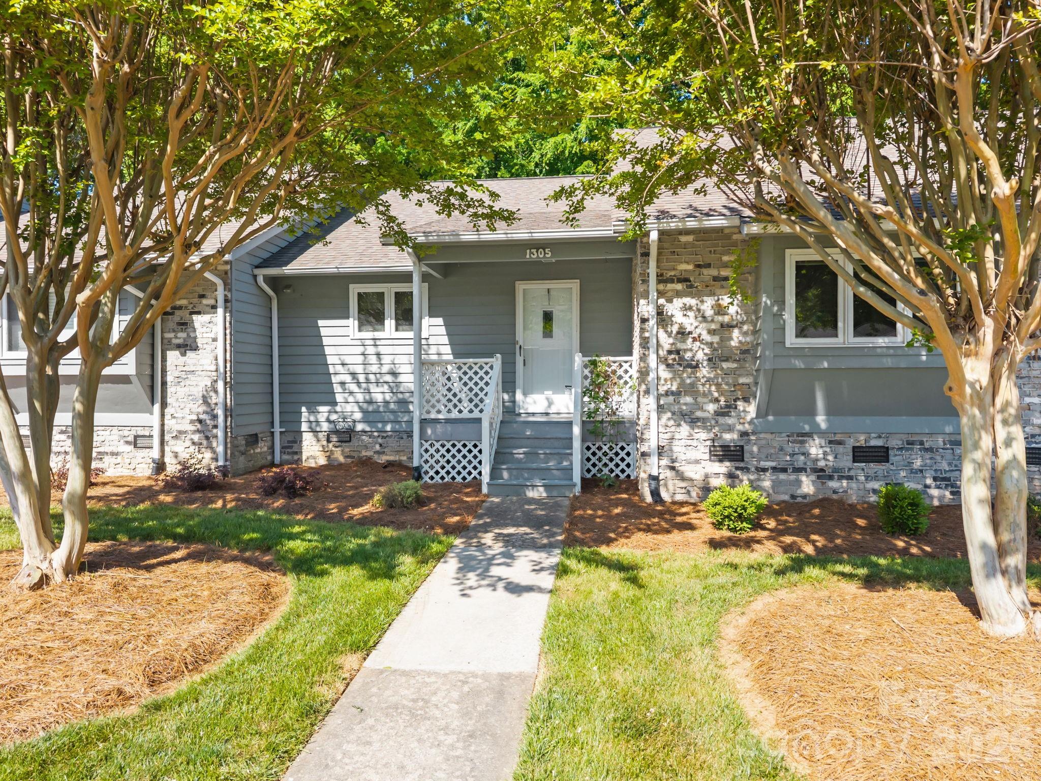 1305 Wellington Hills Circle Property Photo 4