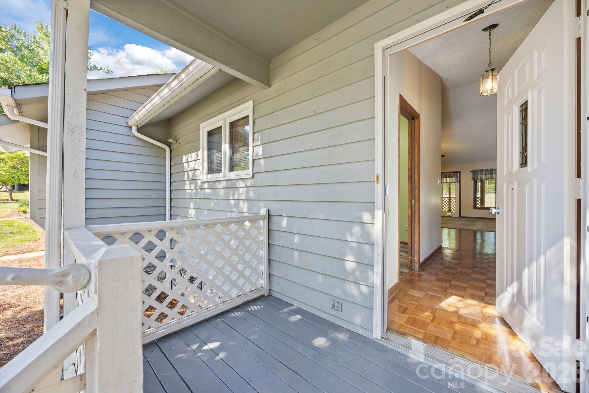 1305 Wellington Hills Circle Property Photo 6