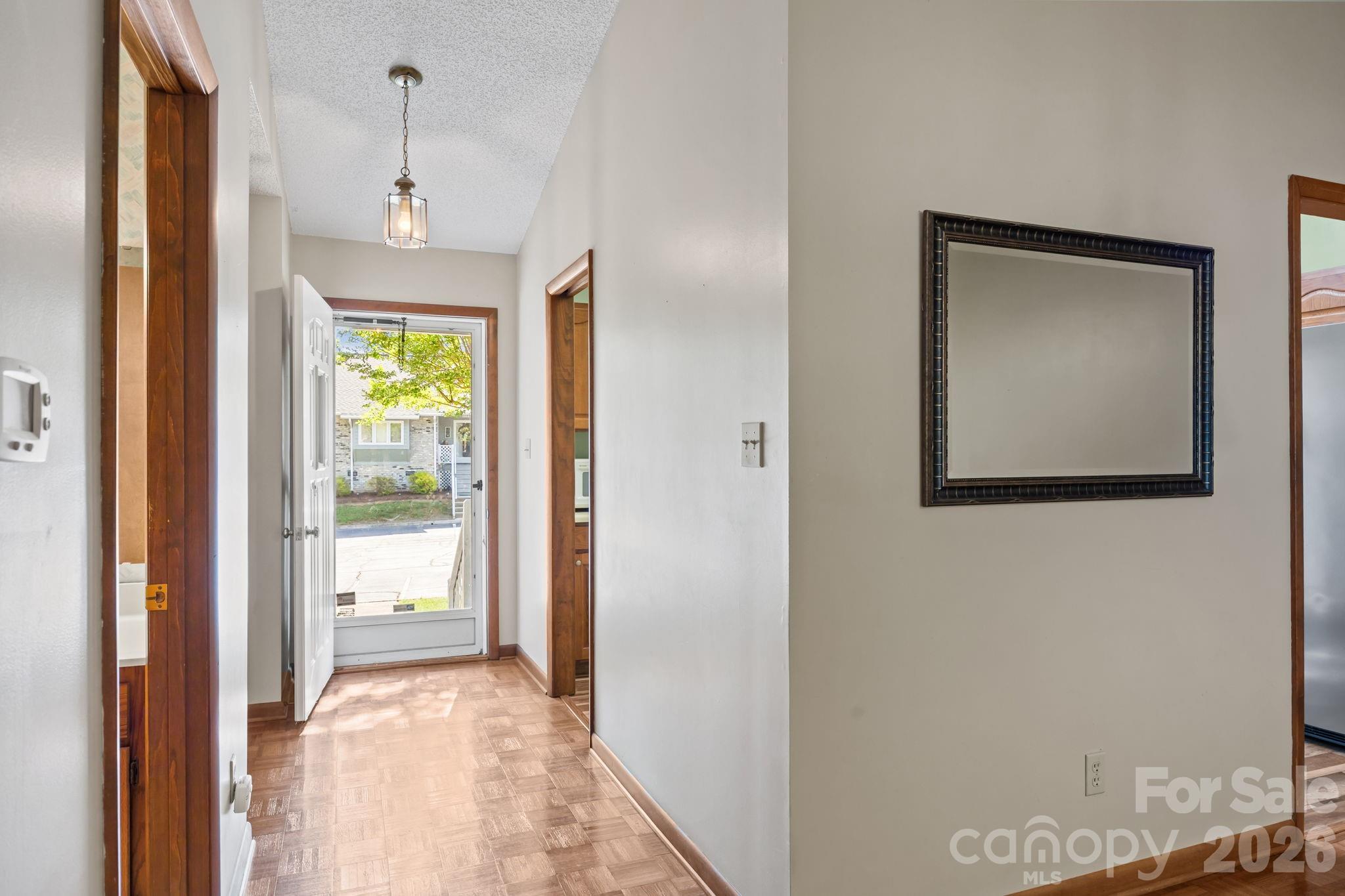 1305 Wellington Hills Circle Property Photo 7