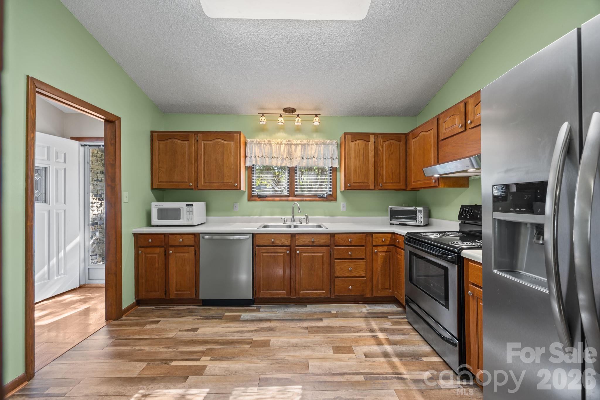 1305 Wellington Hills Circle Property Photo 8