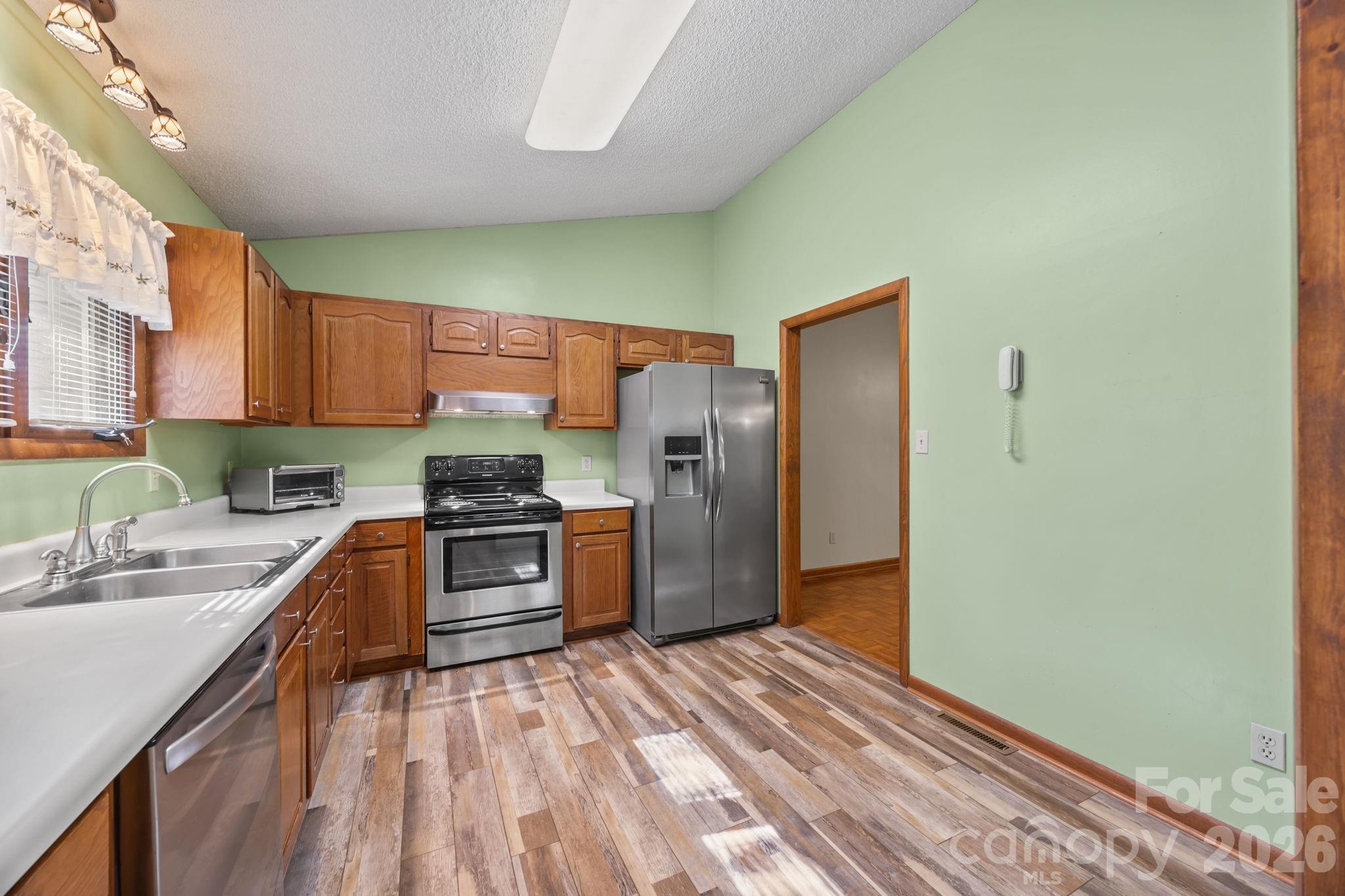 1305 Wellington Hills Circle Property Photo 11