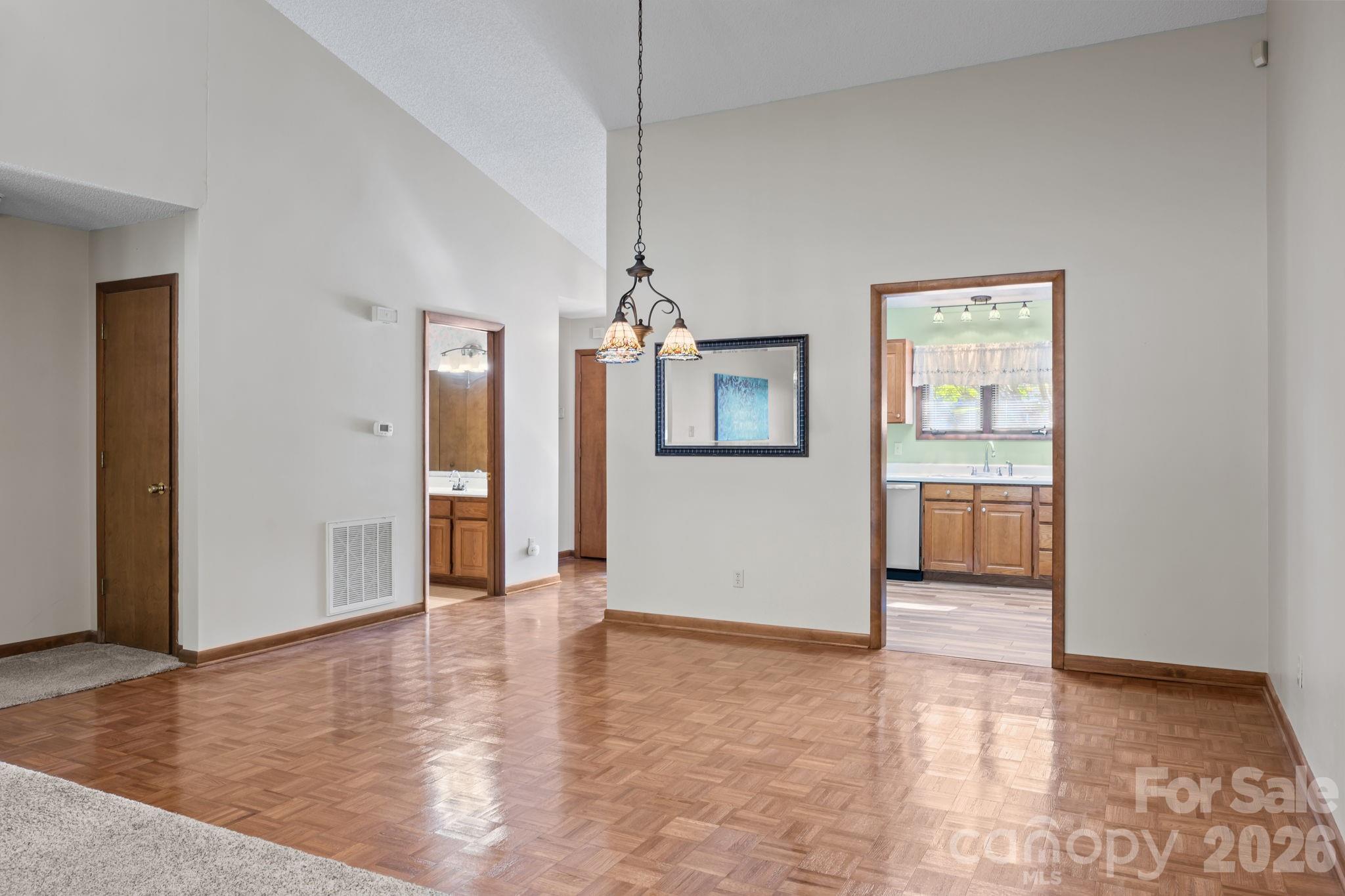 1305 Wellington Hills Circle Property Photo 13