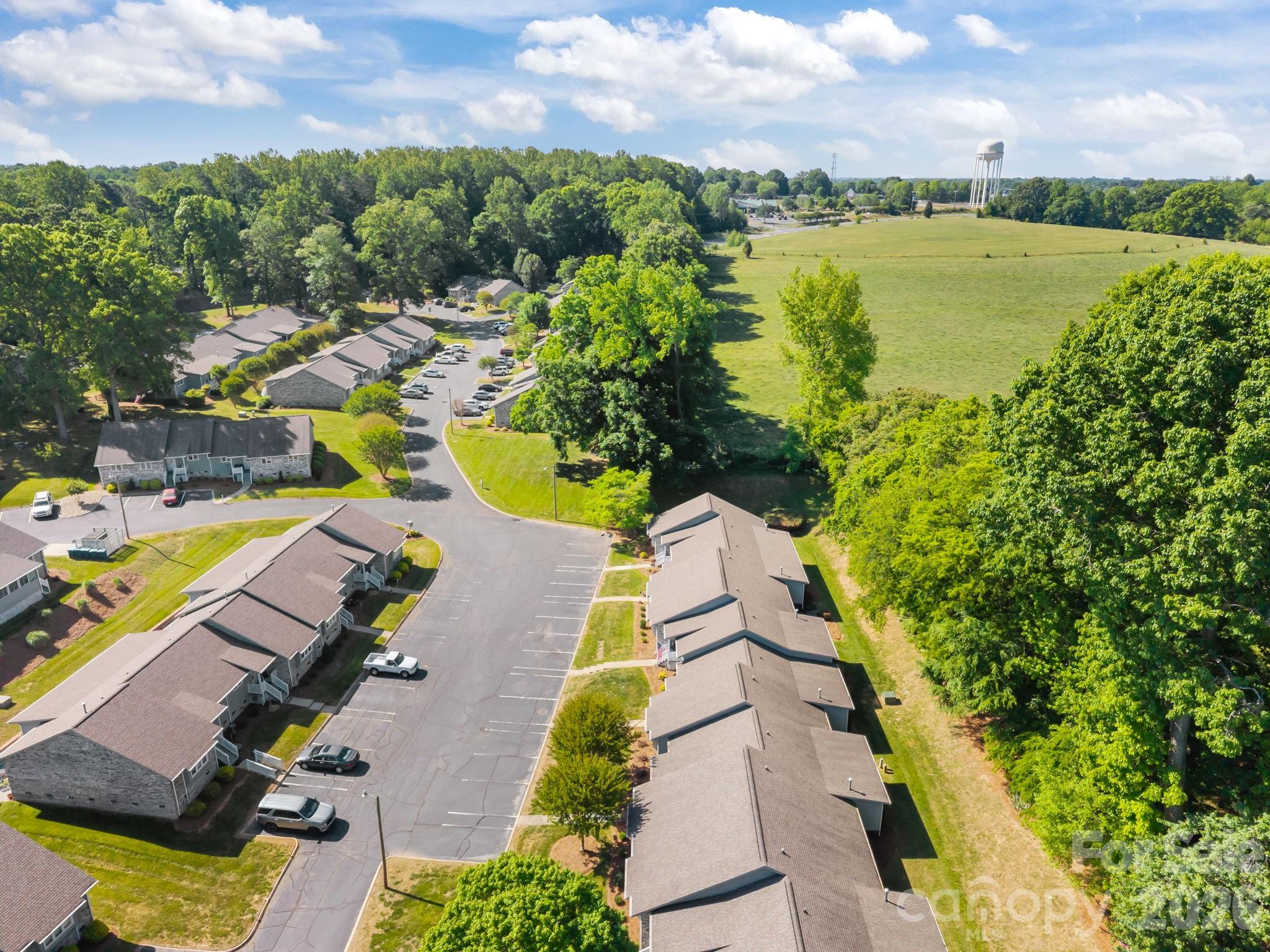 1305 Wellington Hills Circle Property Photo 35