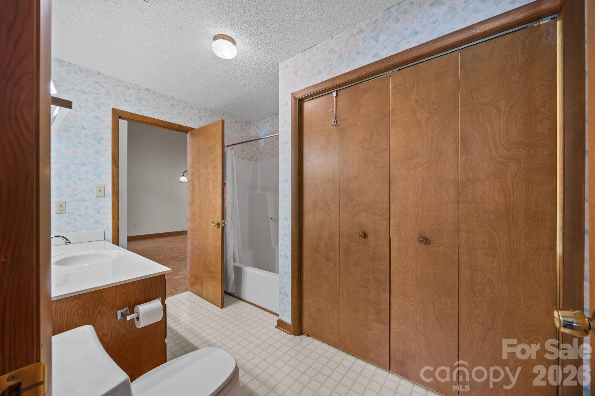 1305 Wellington Hills Circle Property Photo 40