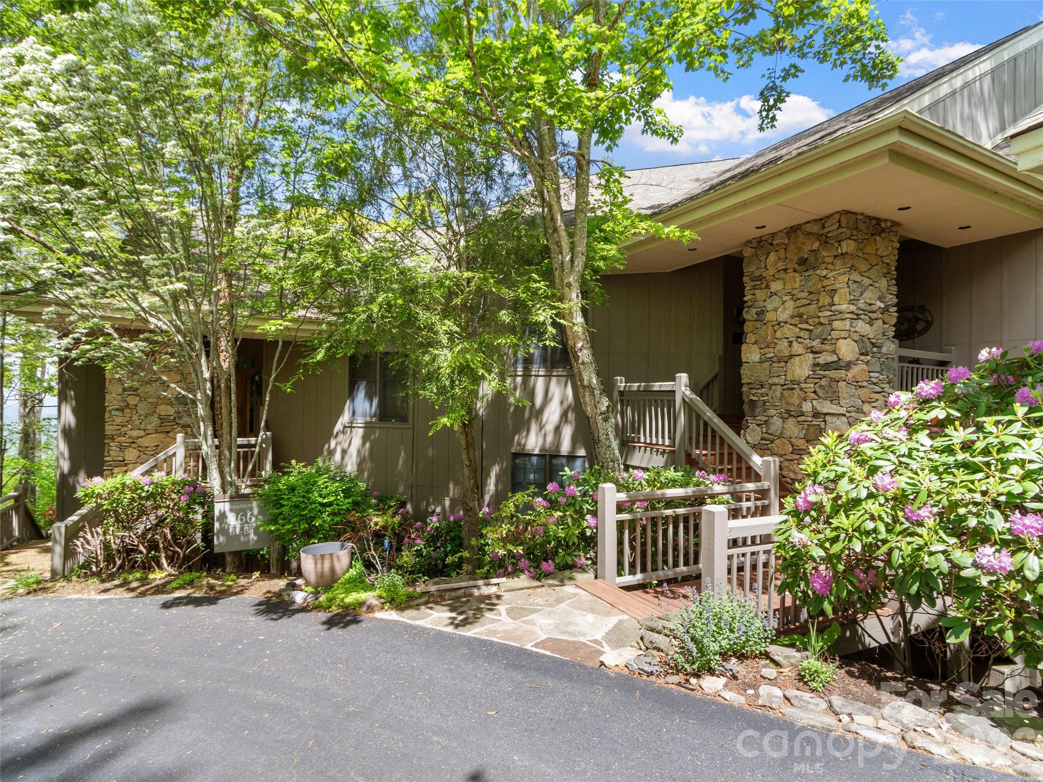 266 Sunset Point Road B2 Property Photo 1