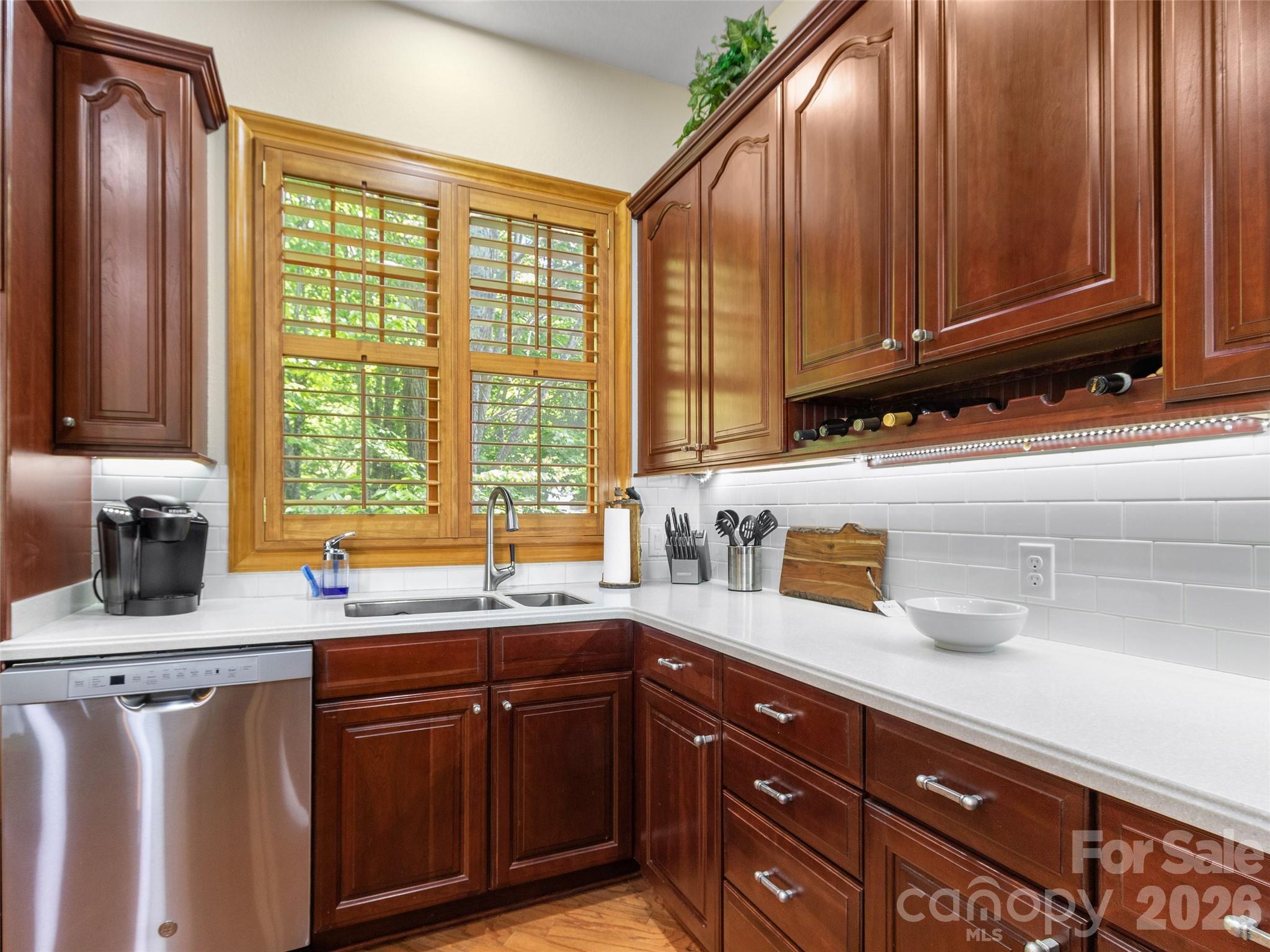 266 Sunset Point Road B2 Property Photo 14