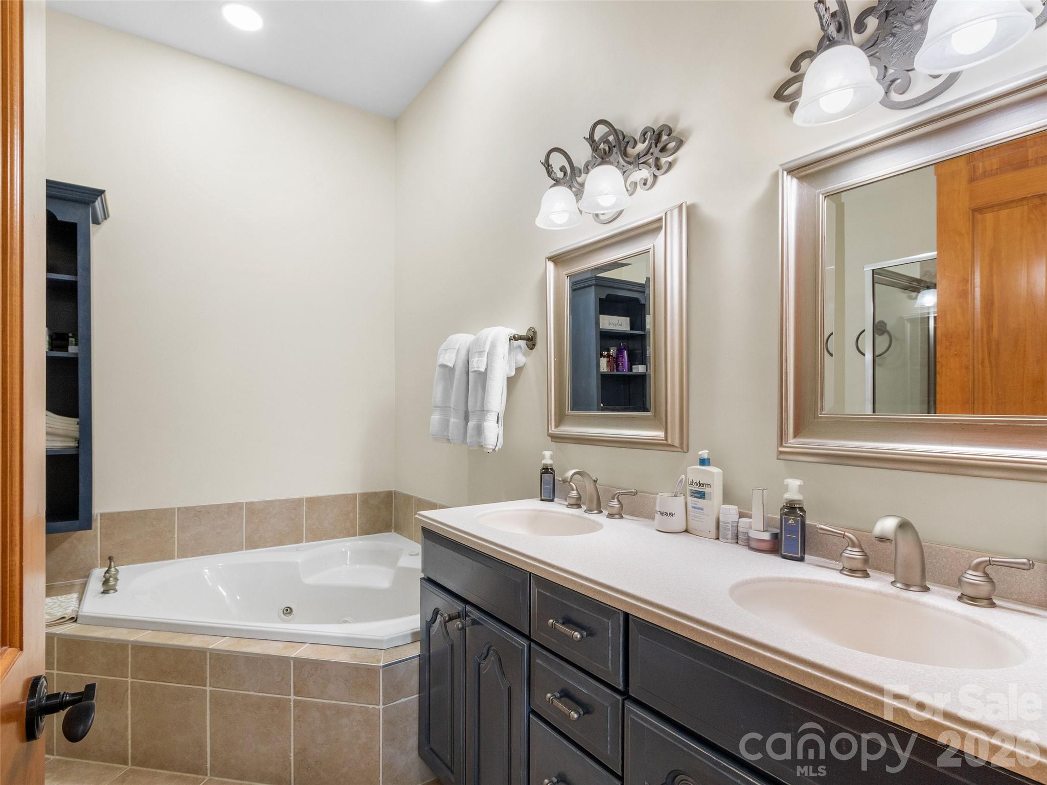 266 Sunset Point Road B2 Property Photo 31