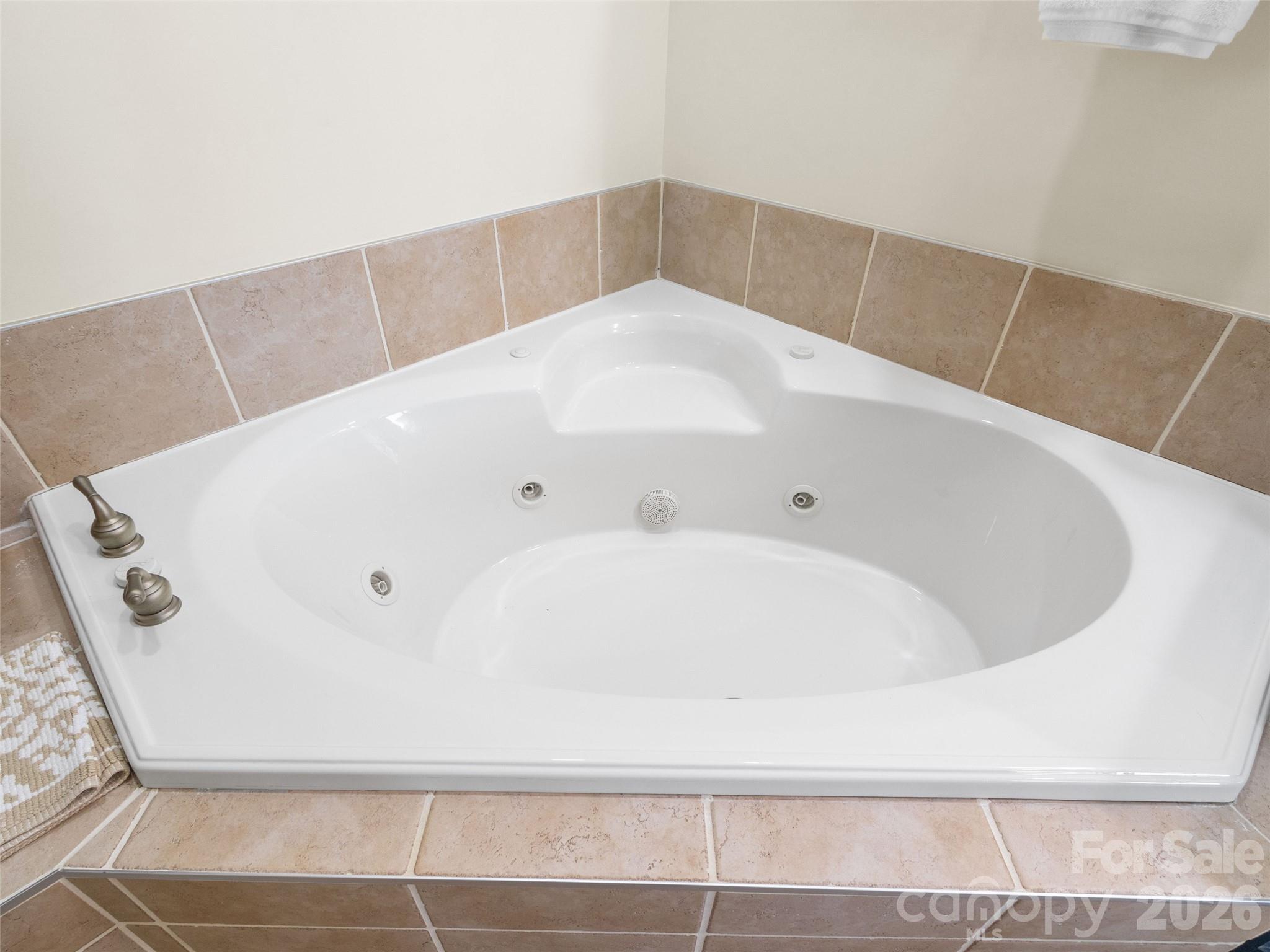 266 Sunset Point Road B2 Property Photo 33