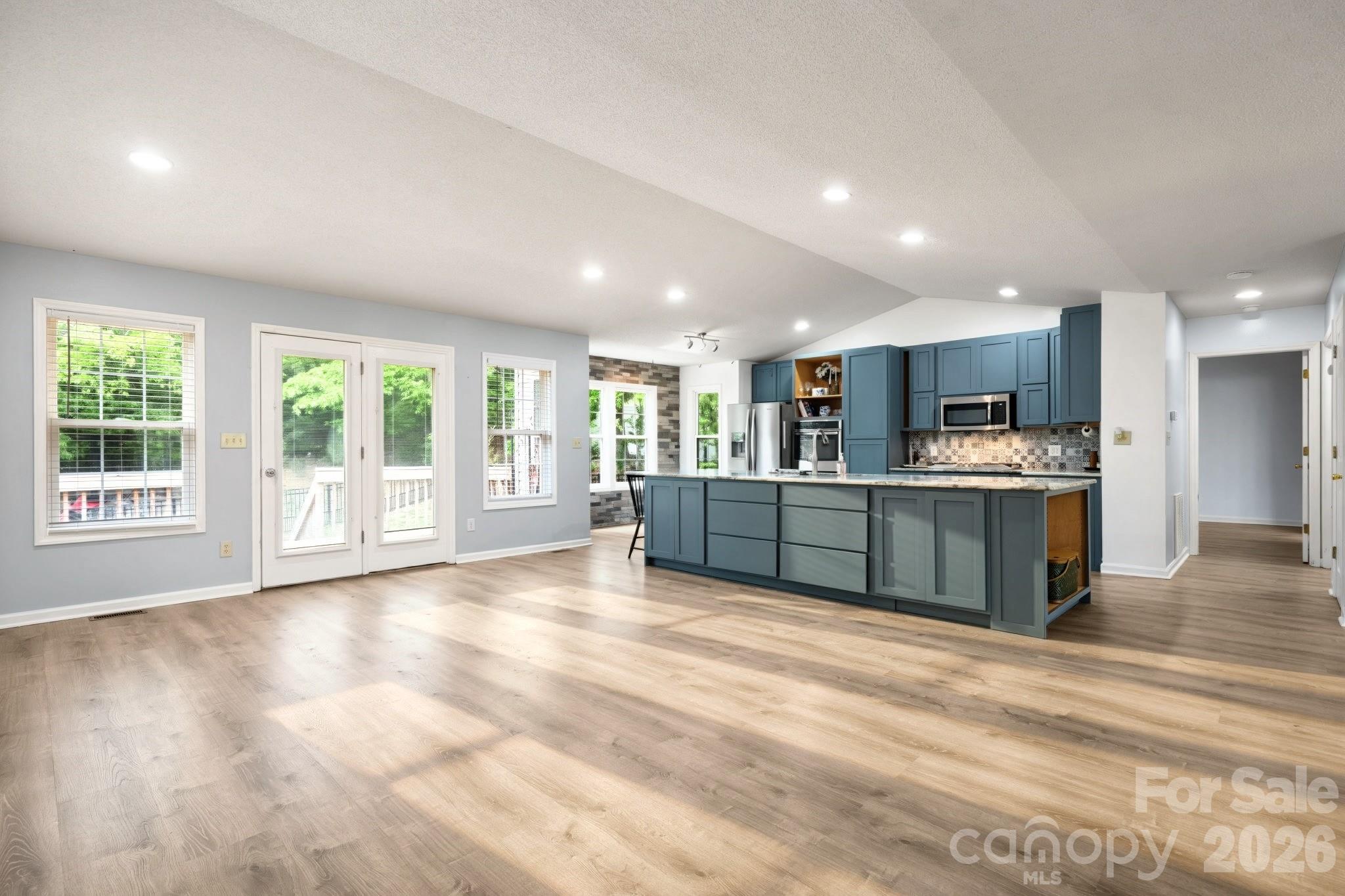 1011 Cambridge Court Property Photo 4