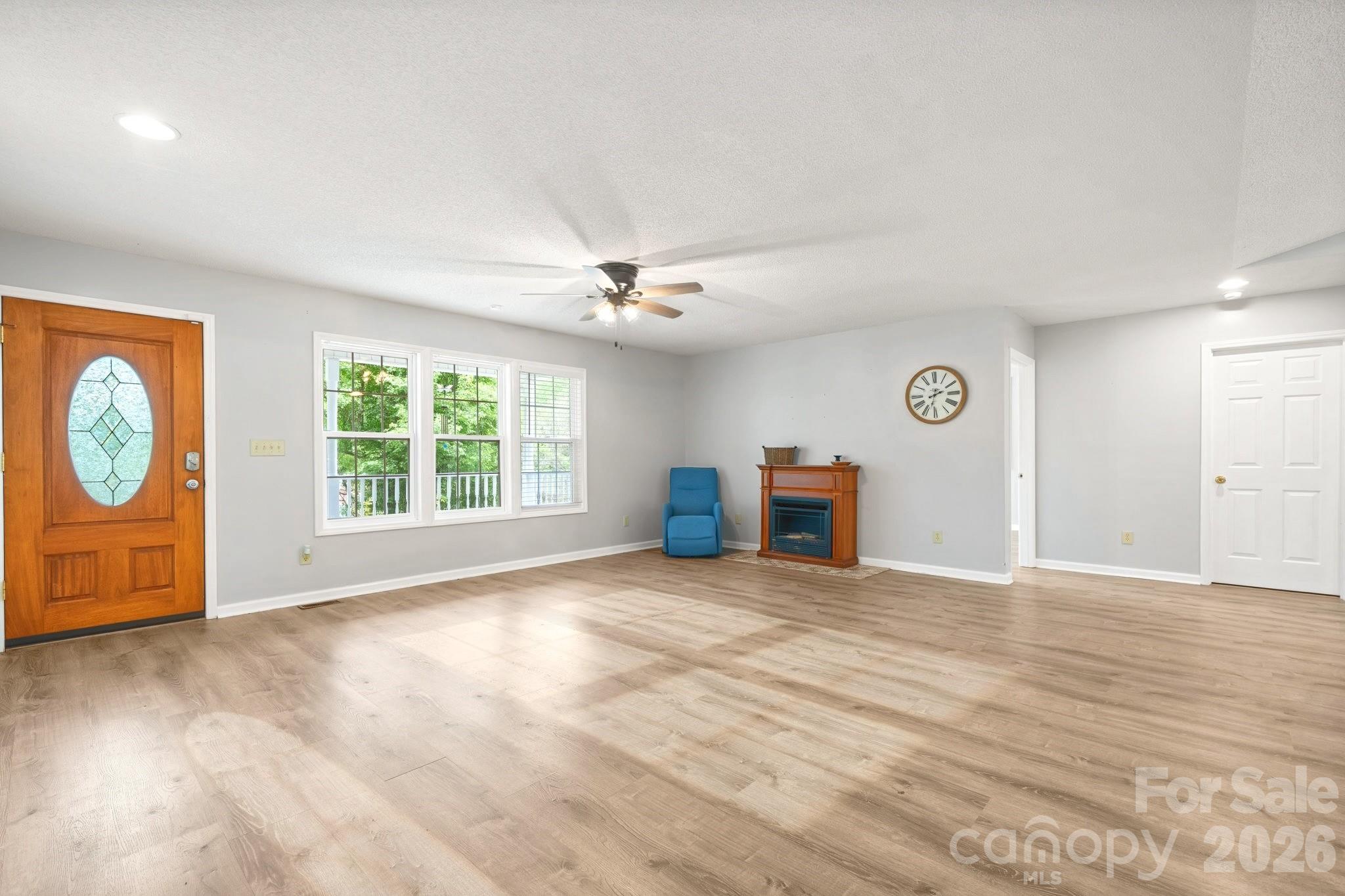 1011 Cambridge Court Property Photo 5