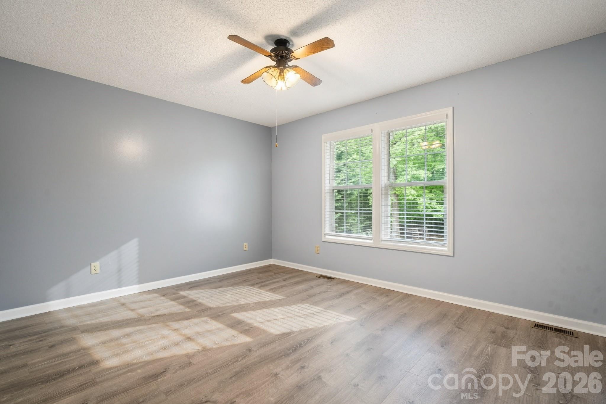 1011 Cambridge Court Property Photo 11