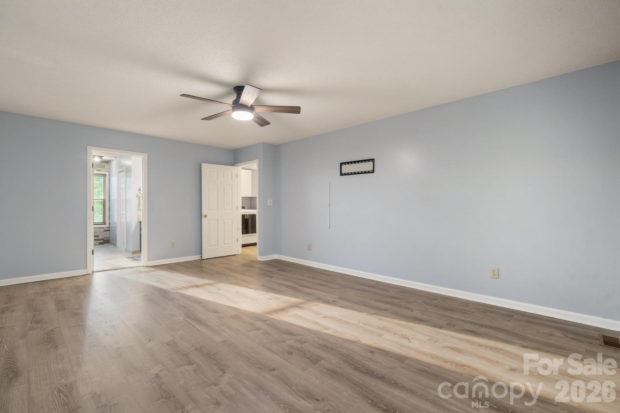 1011 Cambridge Court Property Photo 14
