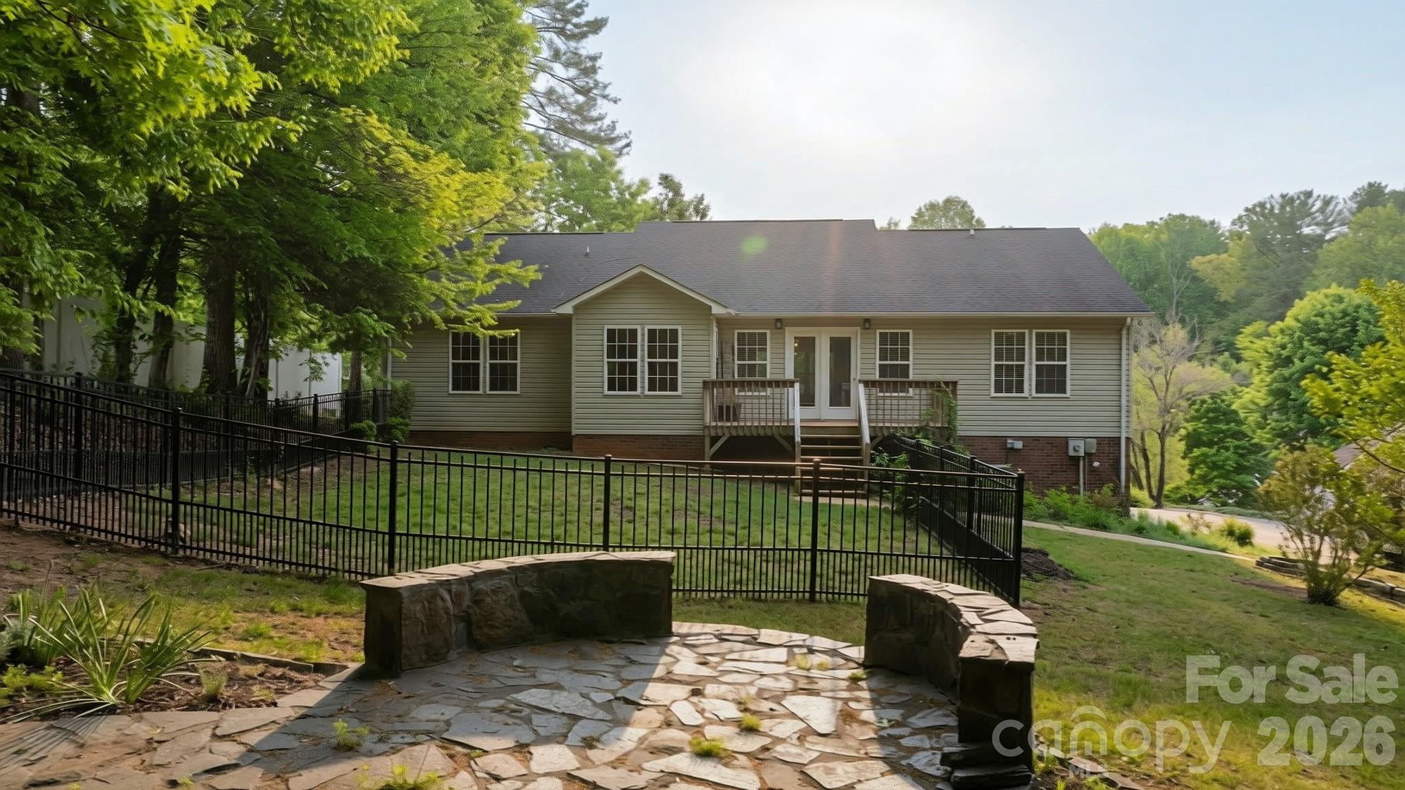 1011 Cambridge Court Property Photo 26