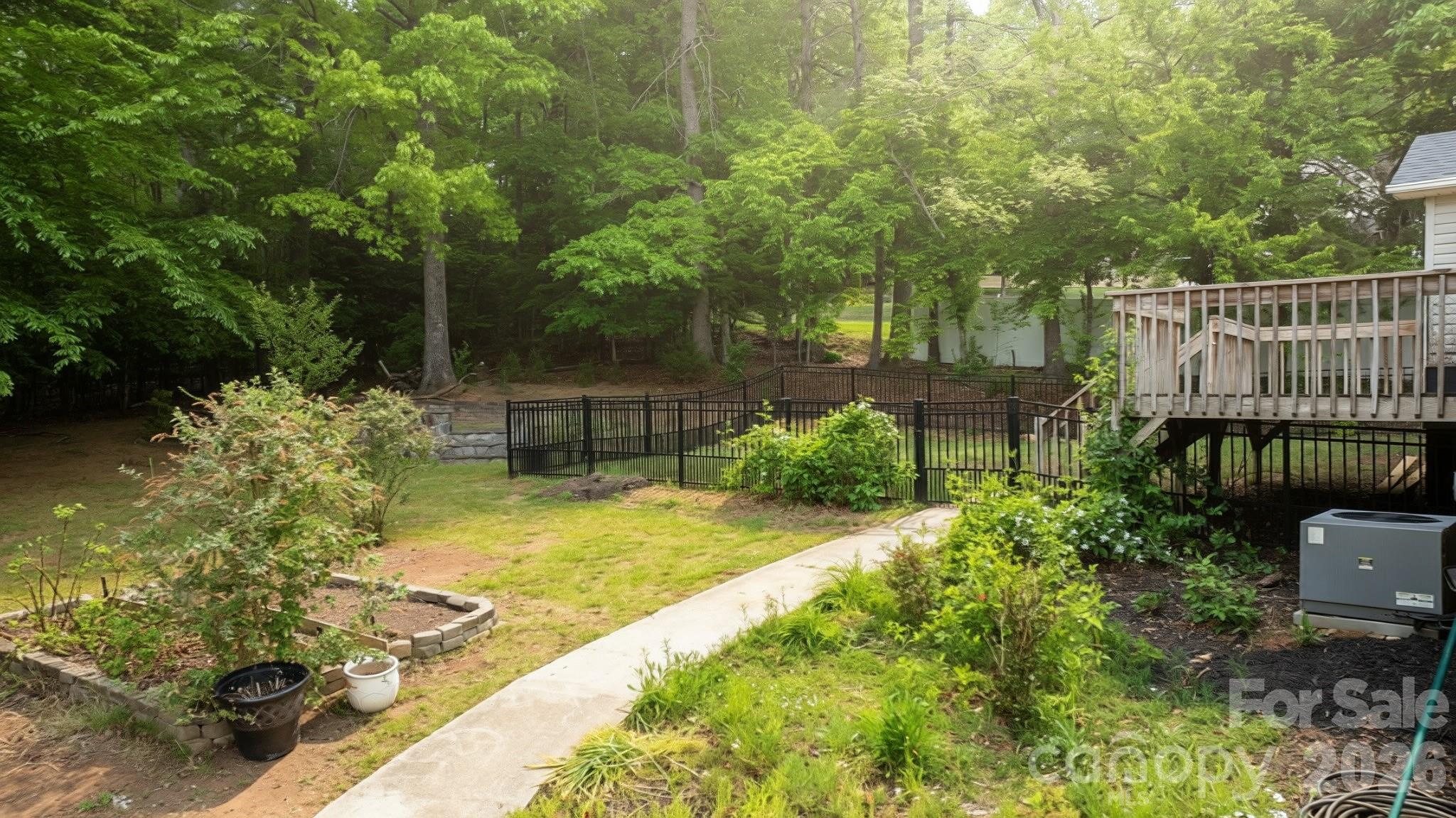 1011 Cambridge Court Property Photo 28