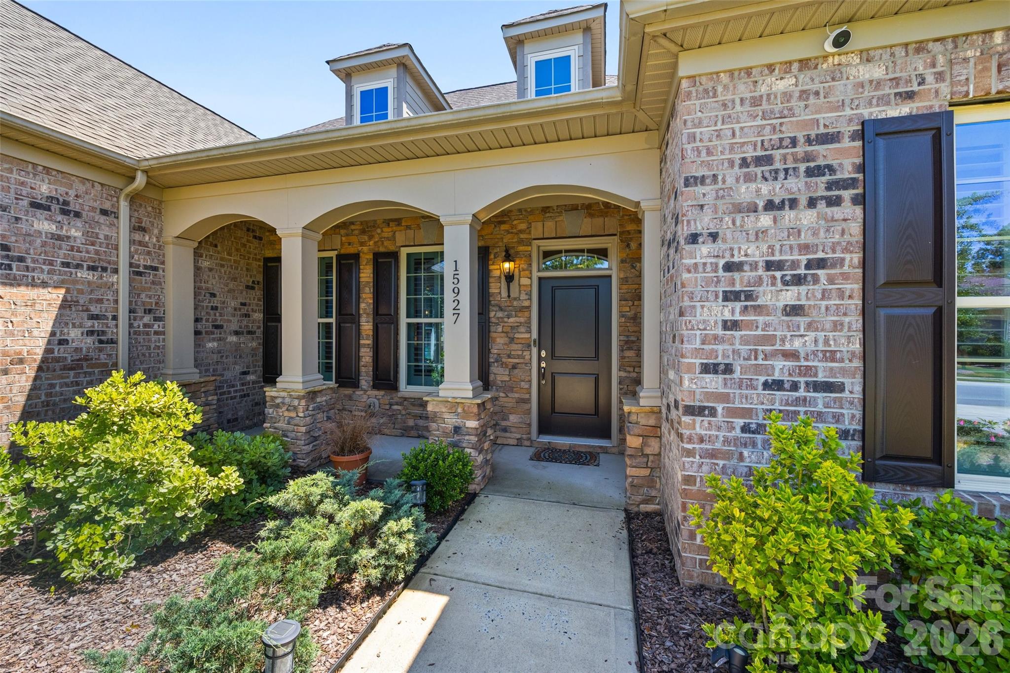 15927 Vale Ridge Drive Property Photo 4
