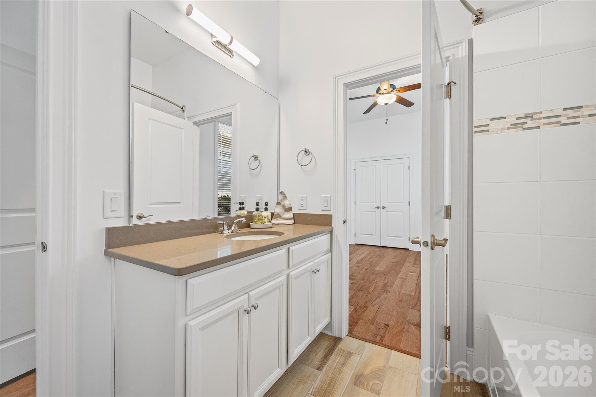 15927 Vale Ridge Drive Property Photo 26