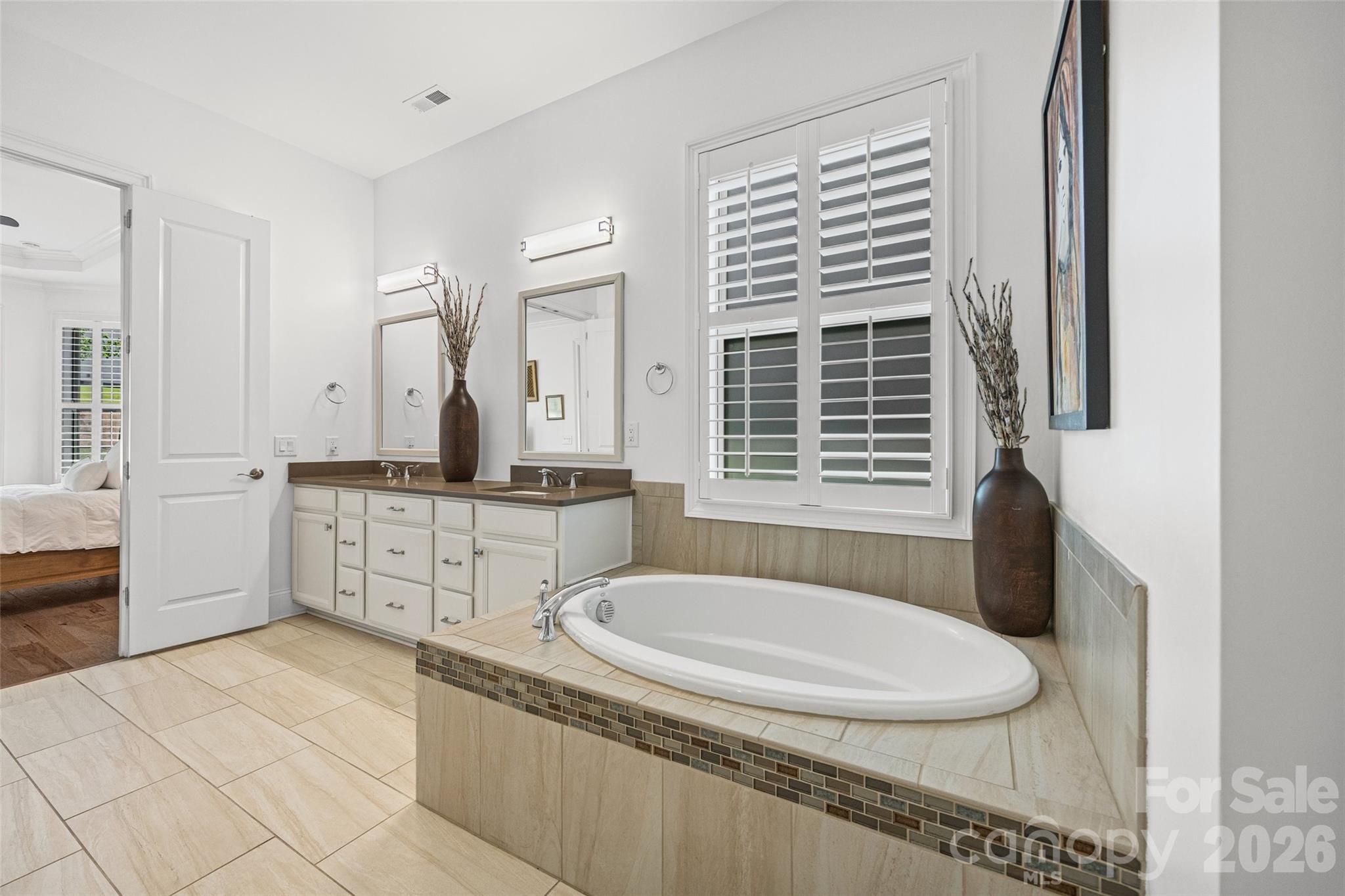 15927 Vale Ridge Drive Property Photo 34
