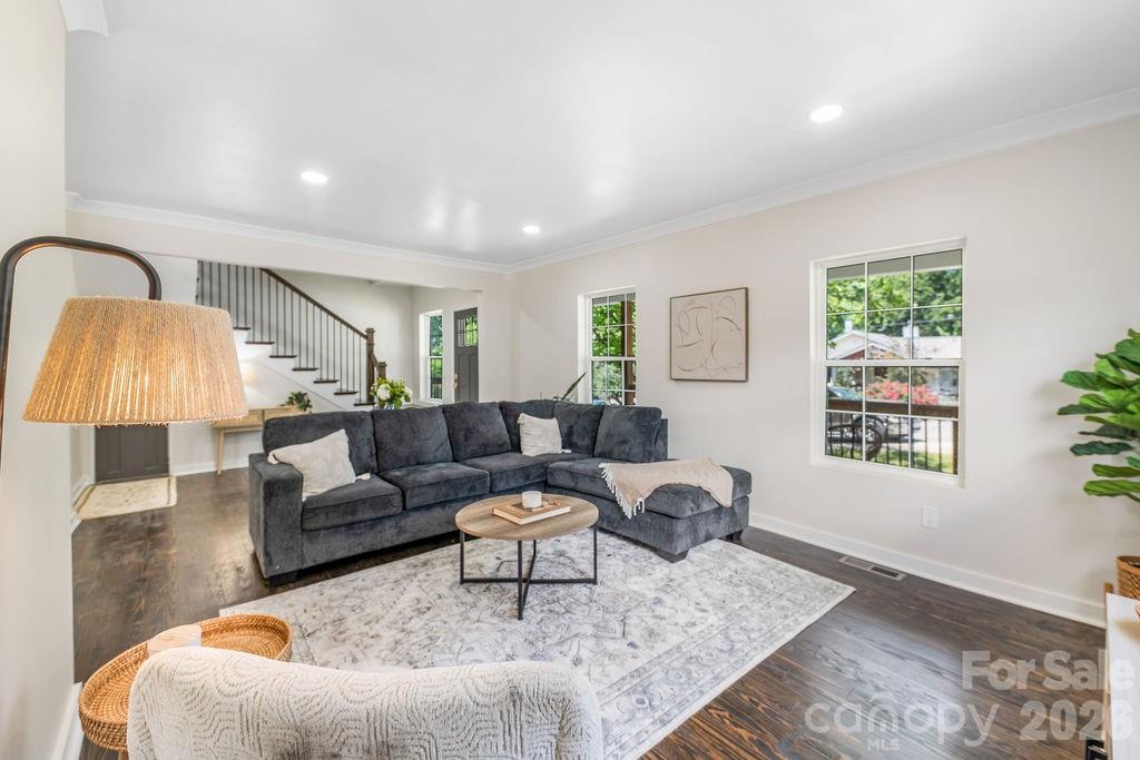 131 Woodrow Avenue Property Photo 8