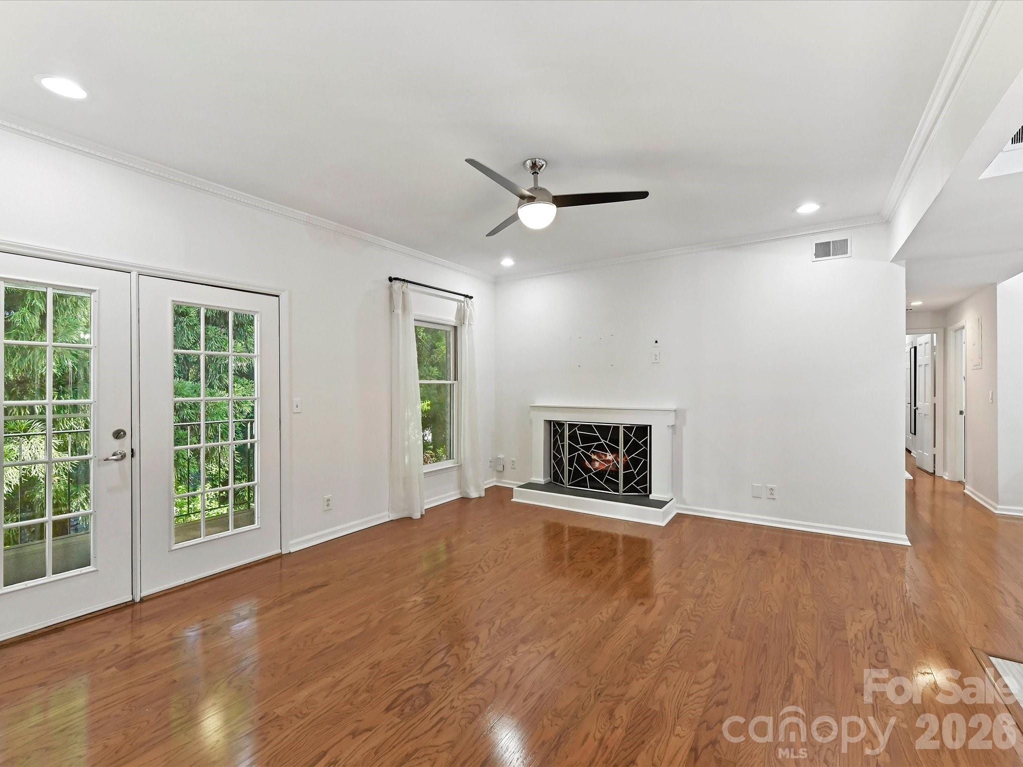 1014 Queens Road D Property Photo 4