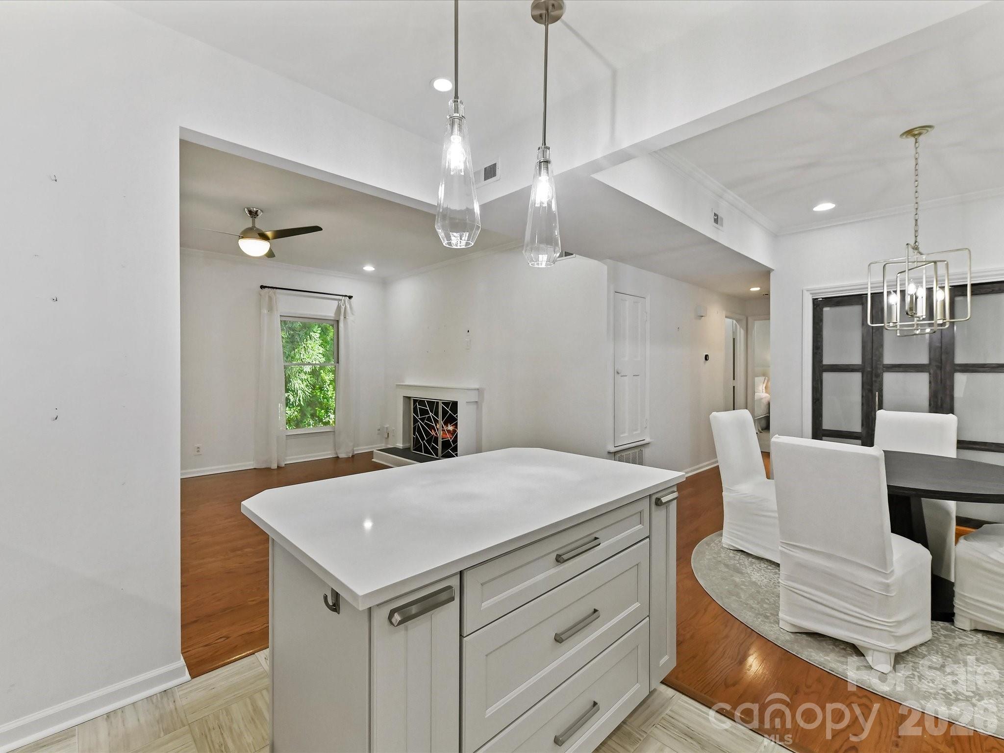 1014 Queens Road D Property Photo 8