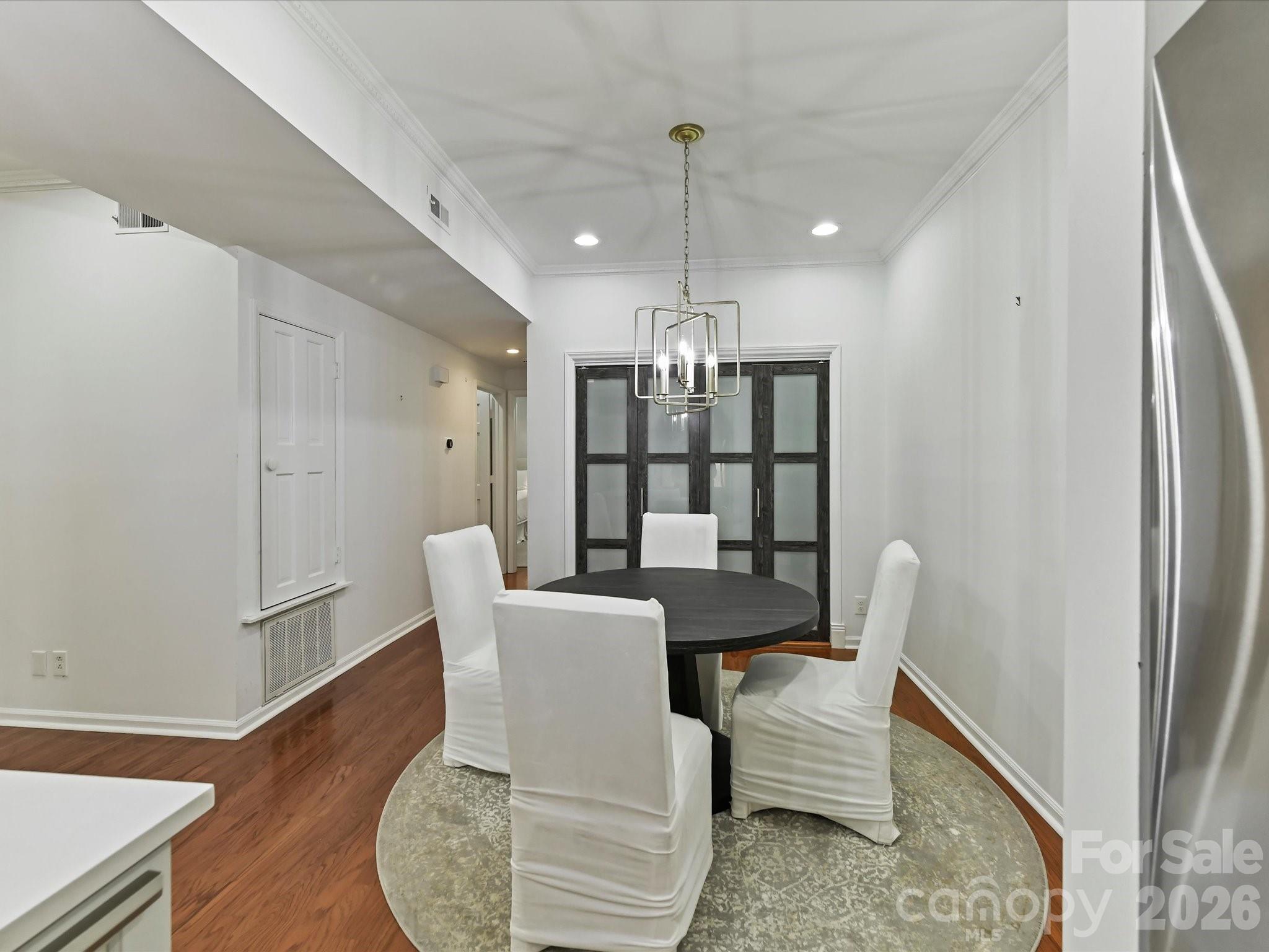 1014 Queens Road D Property Photo 12