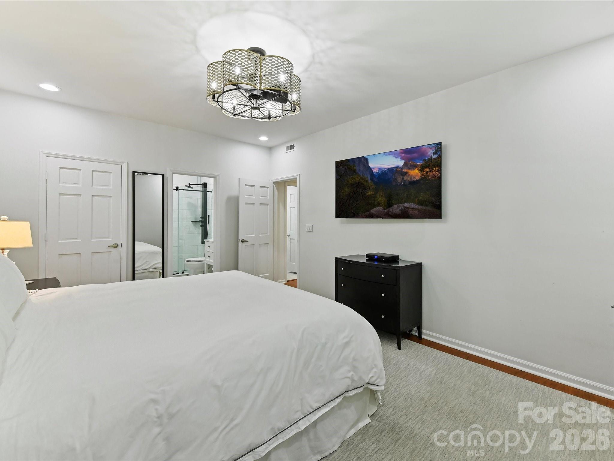 1014 Queens Road D Property Photo 15