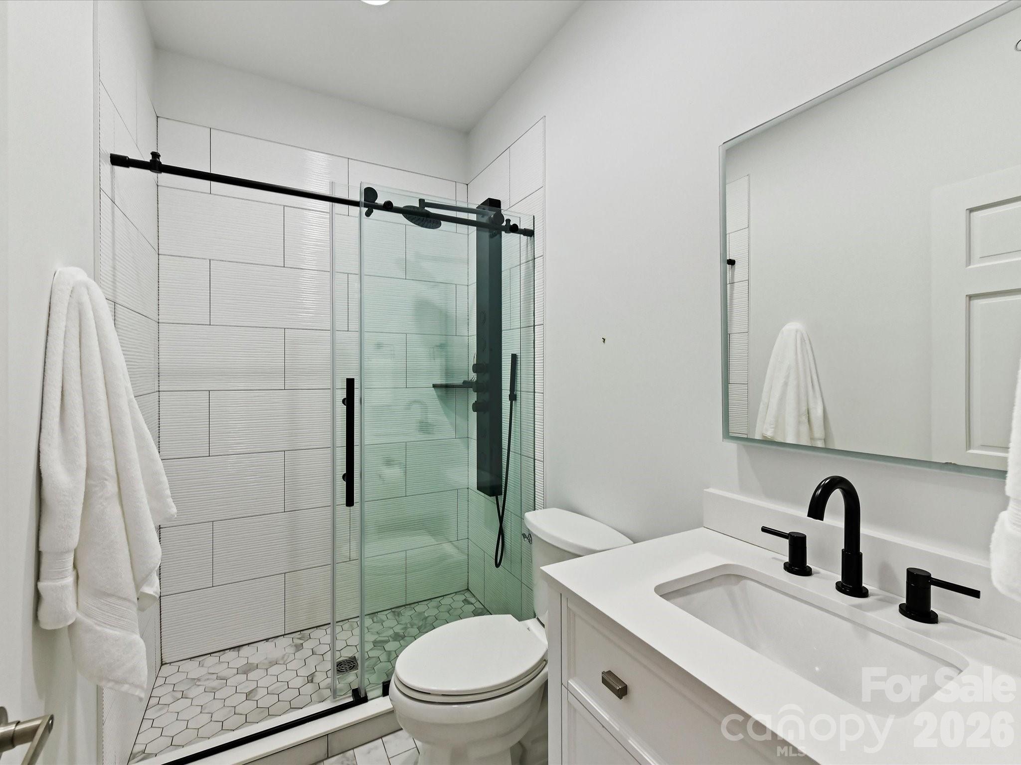 1014 Queens Road D Property Photo 16