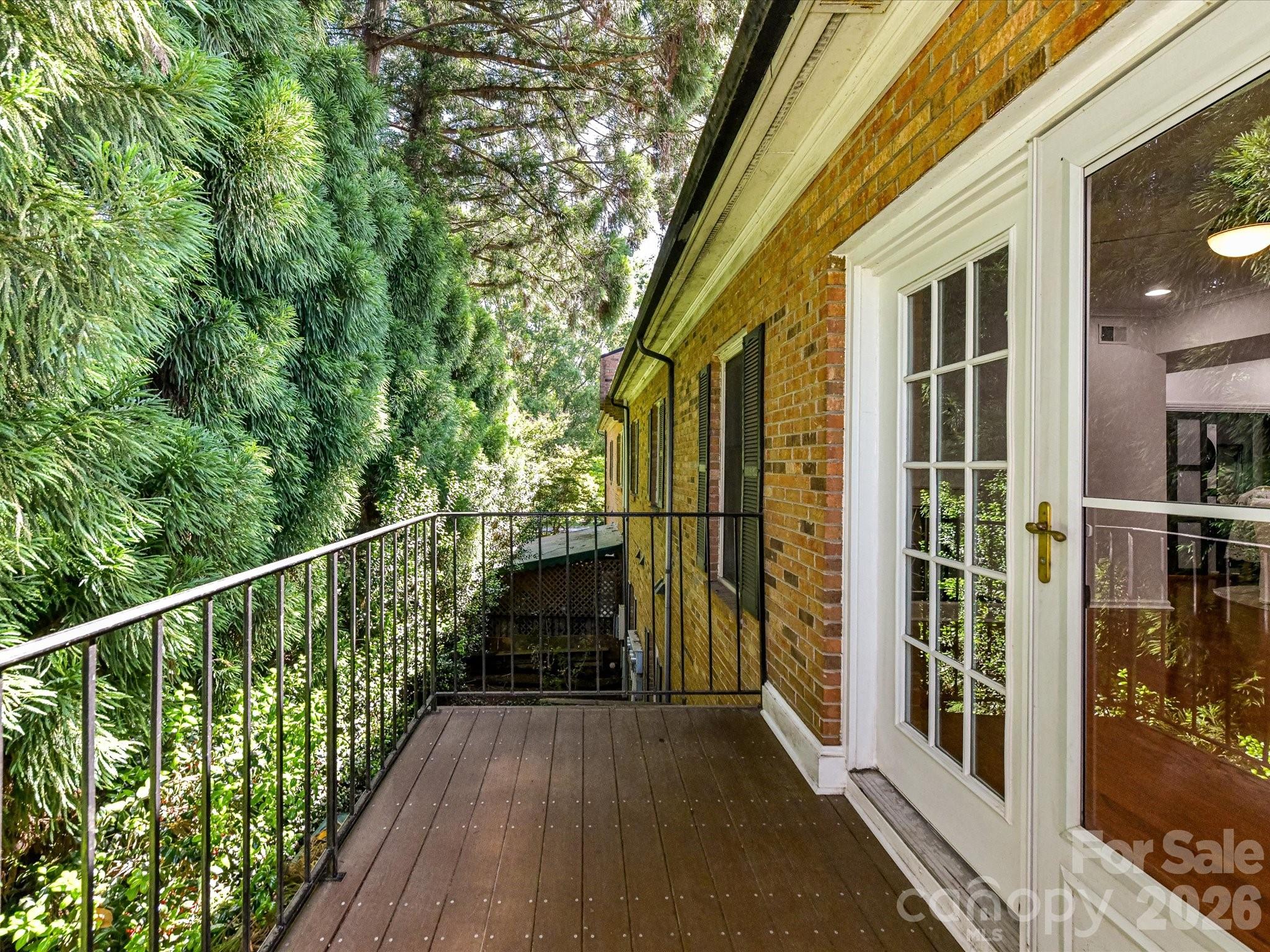 1014 Queens Road D Property Photo 23