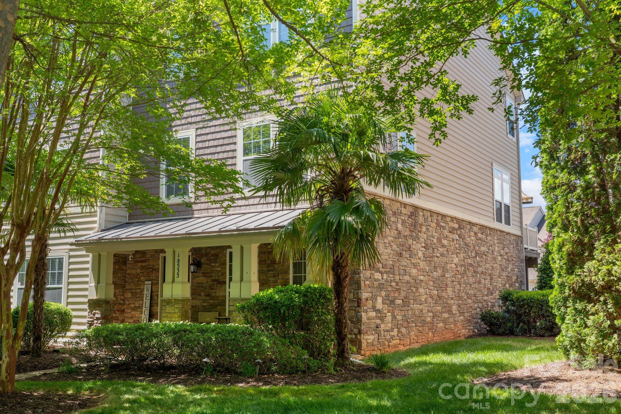 18533 The Commons Boulevard Property Photo 3