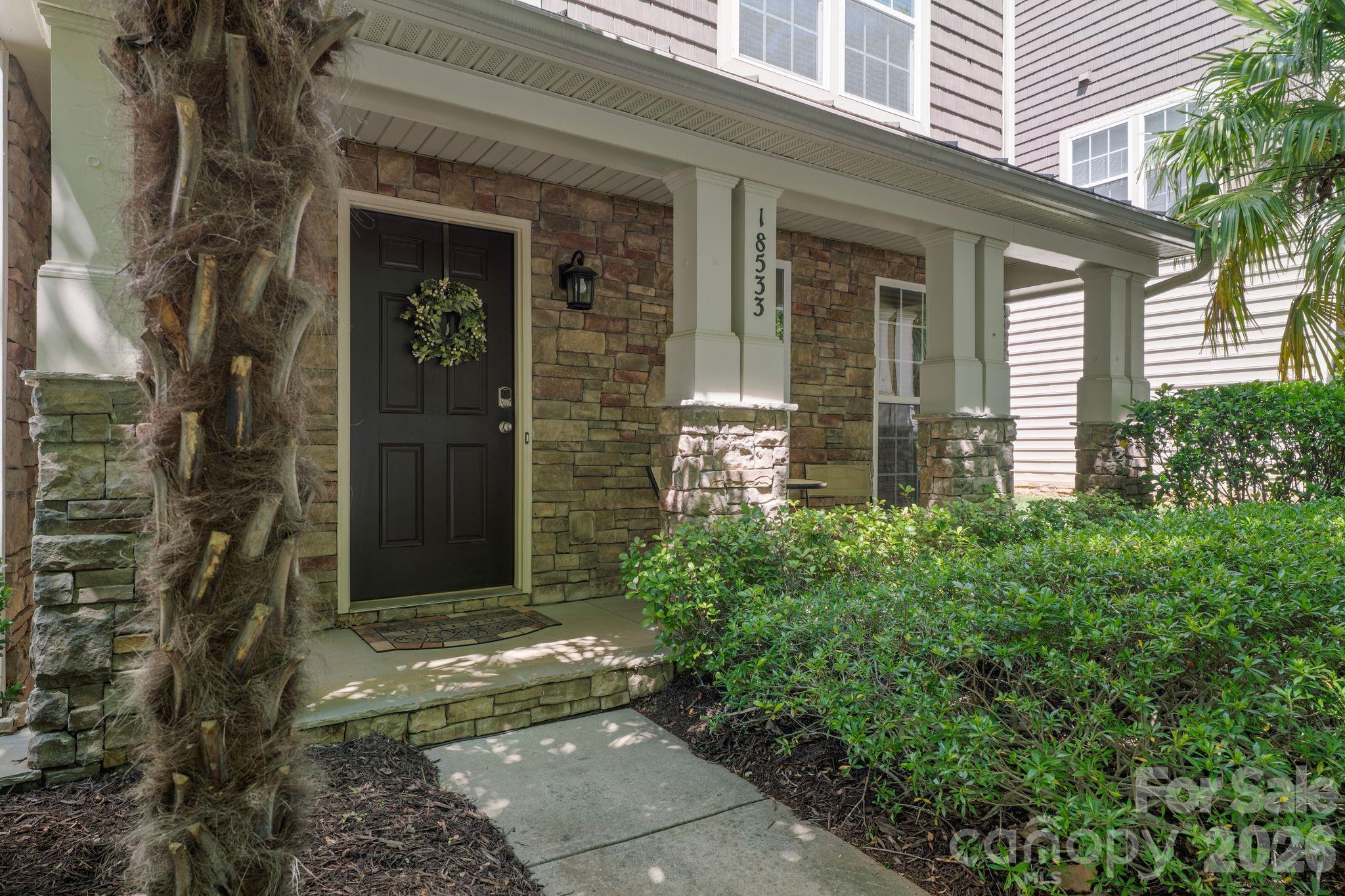 18533 The Commons Boulevard Property Photo 4