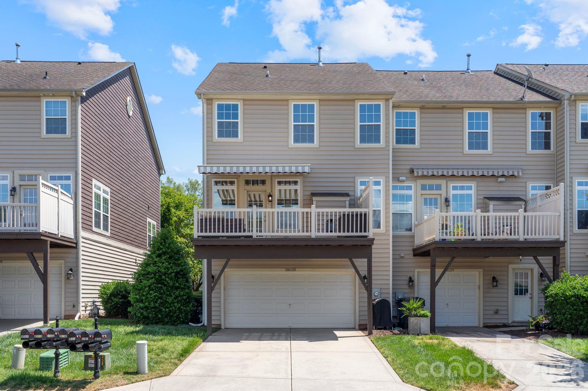 18533 The Commons Boulevard Property Photo 43