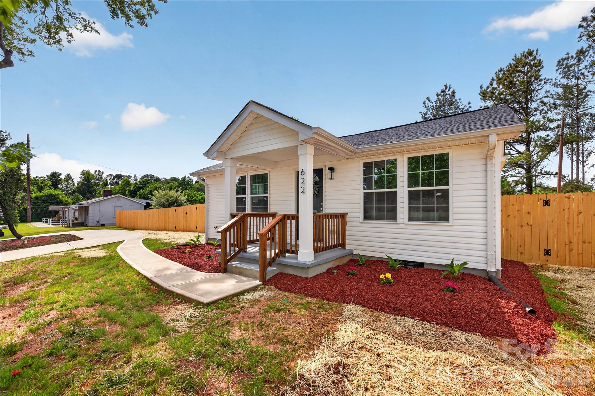 622 W Catawba Avenue Property Photo 1