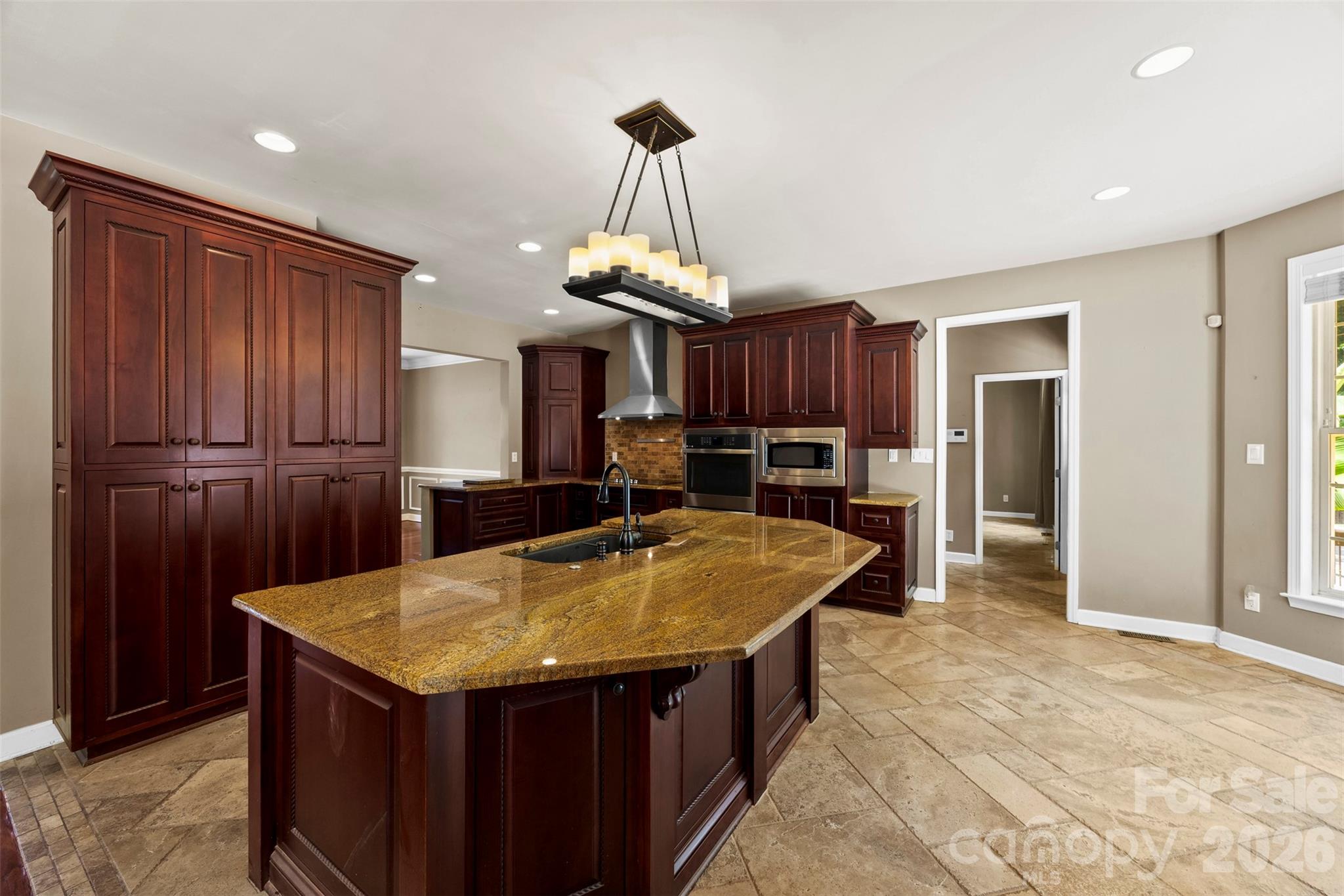 6520 Hollow Oak Drive Property Photo 13