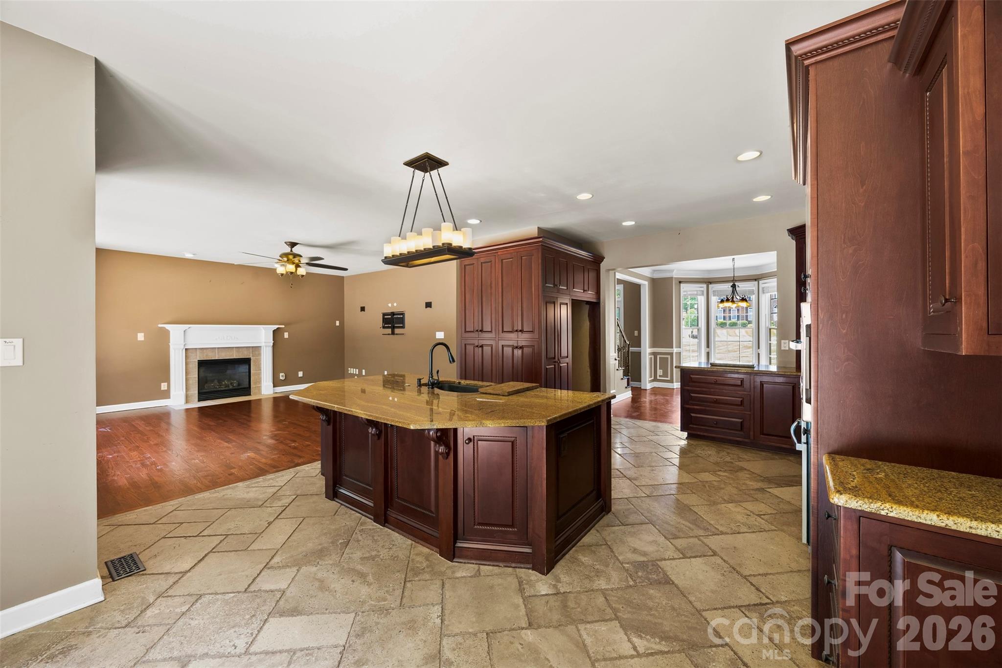 6520 Hollow Oak Drive Property Photo 14