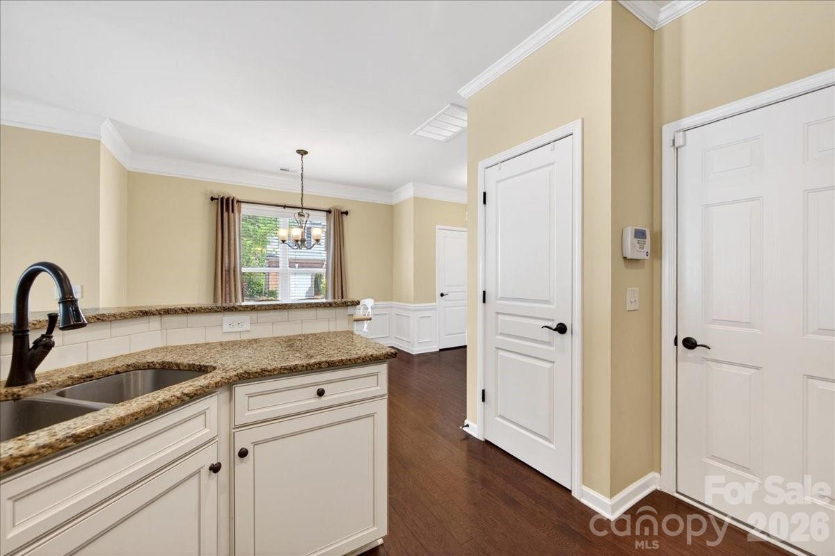 6453 Silver Star Lane Property Photo 14